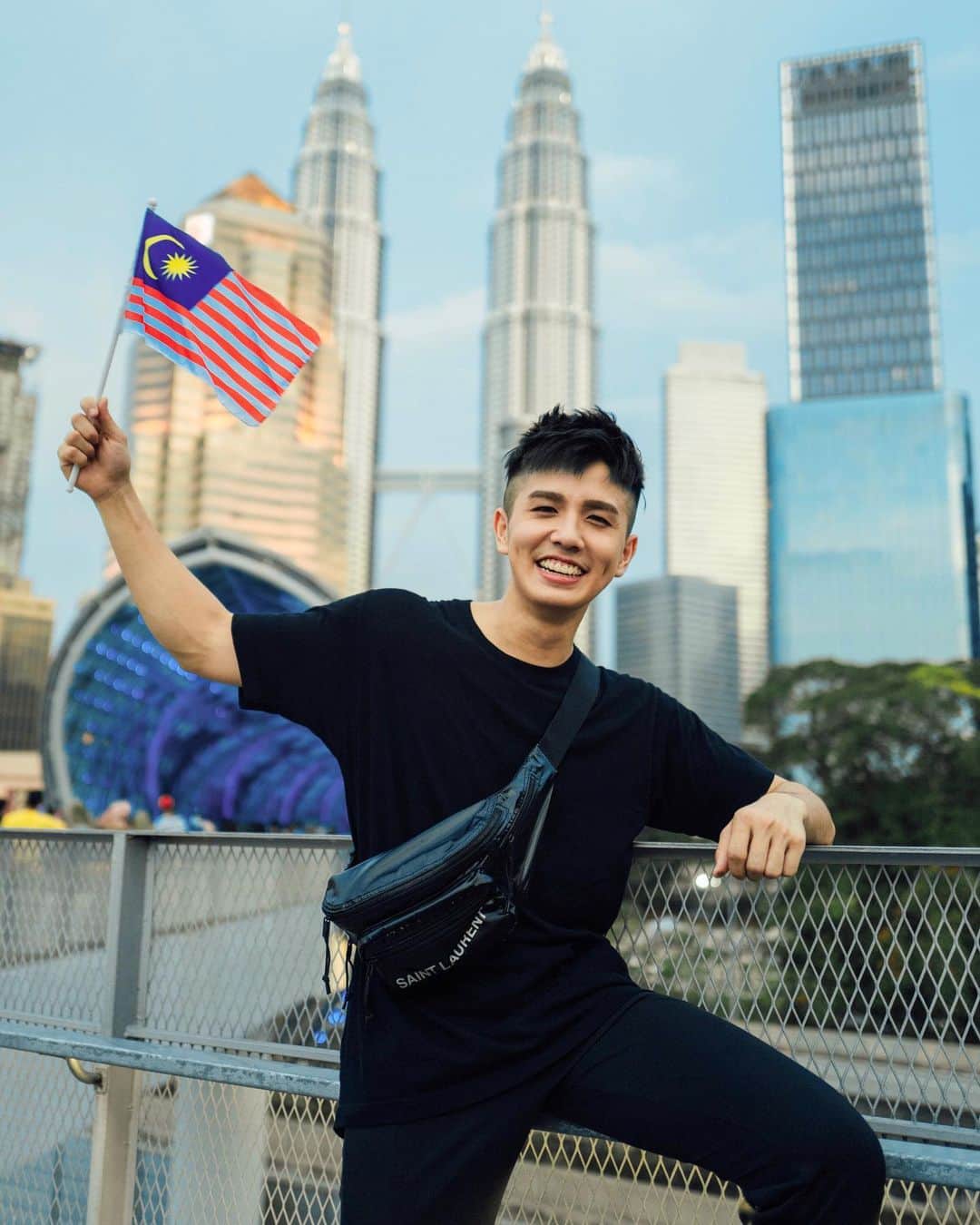 蔡常勇さんのインスタグラム写真 - (蔡常勇Instagram)「63歲生日快樂🇲🇾 . 希望馬來西亞在第1000歲生日的時候，我還可以拿著國旗還有牙齒笑著拍照☺️」8月31日 16時10分 - changyonggggg