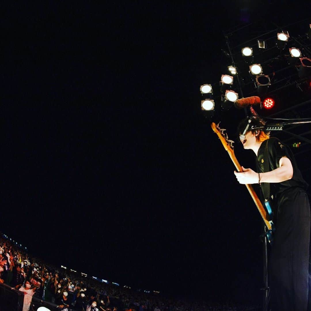 磯部寛之のインスタグラム：「RUSHBALL you were amazing. See you all again! Hiro  ラッシュボール楽しかったなぁ。まだ余韻が。夜の野外、気持ち良かった。また会いましょう。ひろ #alexandros #rushball #rushball2020 #osaka」
