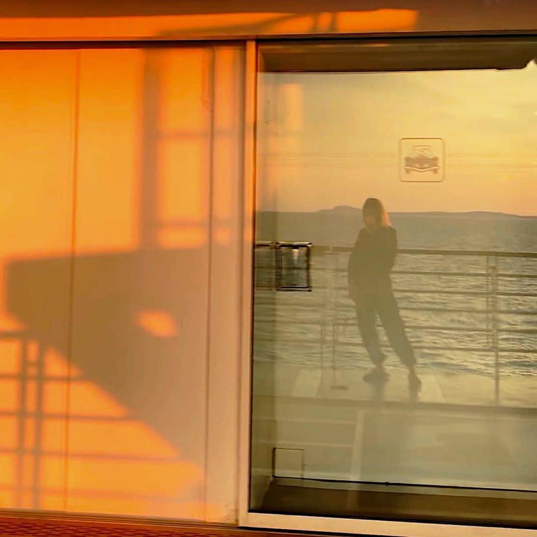 のインスタグラム：「missing those sunsets」