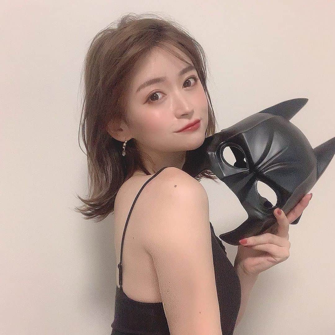 中沢結のインスタグラム：「﻿ 日本初上陸の"バットウーマン"のDVDリリース記念グッズが届いた〜〜！﻿ クオリティが凄すぎてテンション上がる🦇♥️﻿ ﻿ "バットウーマン"の単独TVシリーズseason⑴﻿ 8/19(水) DVDレンタル/デジタル配信開始﻿ 10/14(水) ブルーレイ発売﻿ ﻿ 美しすぎるバットウーマンの優しく強い姿が、本当に尊い、、﻿ 皆さんも是非観てみて！感想教えてね＾＾﻿ ﻿ #バットウーマン#バットマン#dctv#pr」