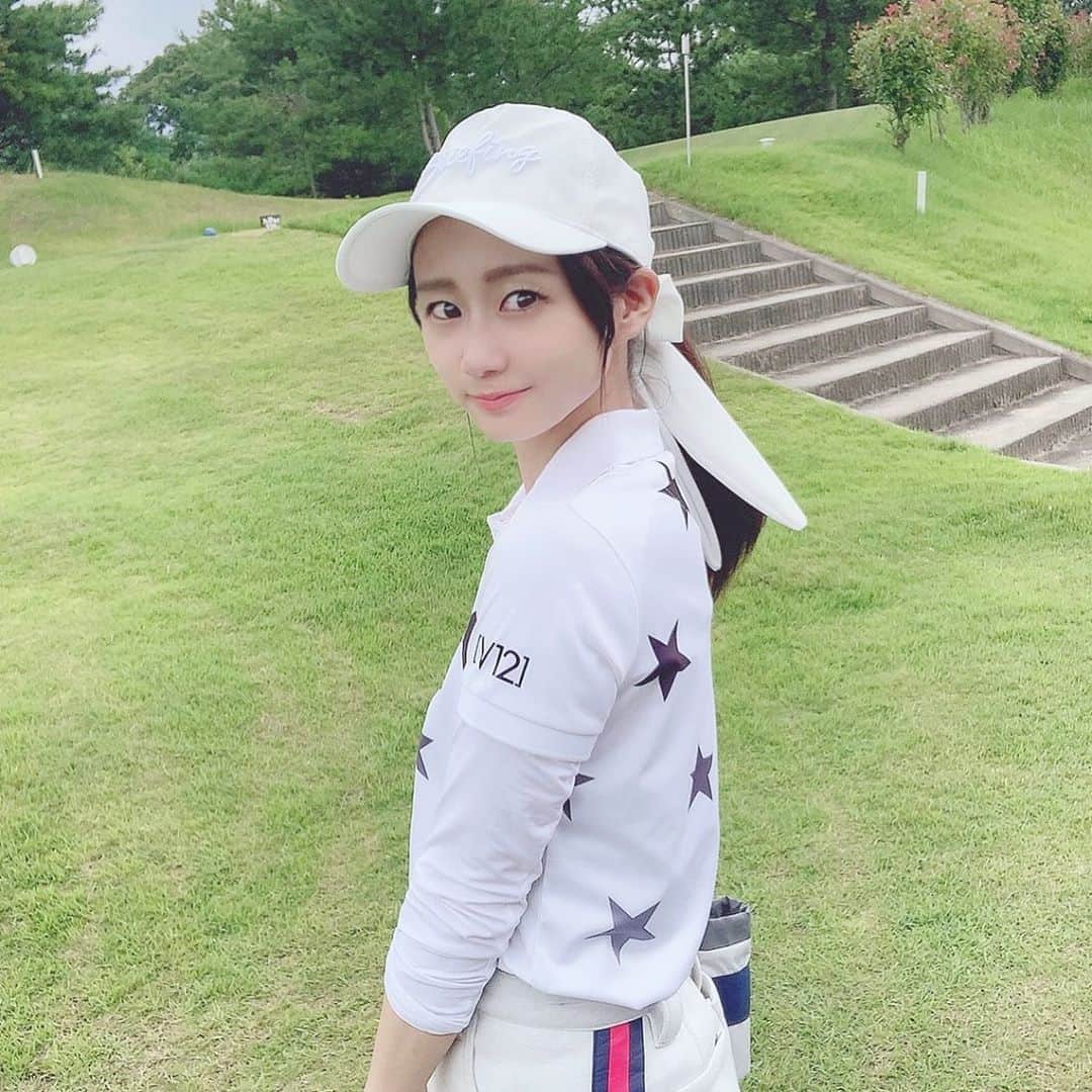 筒井萌子のインスタグラム：「* ちらっ🏌️‍♀️⛳️❣️ ┈┈┈┈┈┈┈┈┈┈┈┈┈┈┈┈┈┈┈┈ wear⇒ @v12golf_official  CAP⇒ @briefing_official  ┈┈┈┈┈┈┈┈┈┈┈┈┈┈┈┈┈┈┈┈ ・ #筒井萌子 #女優 #actress #モデル #model #岡山  #shooting #instagood #instalike #撮影 #followme #instalike #ゴルフ #ゴルフ女子 #ゴルフコーデ #골프 #좋아요반사 #좋아요그램 #좋아요환영 #데일리그램 #패션 #오오티디 #카페  #コンバースゴルフ #v12」