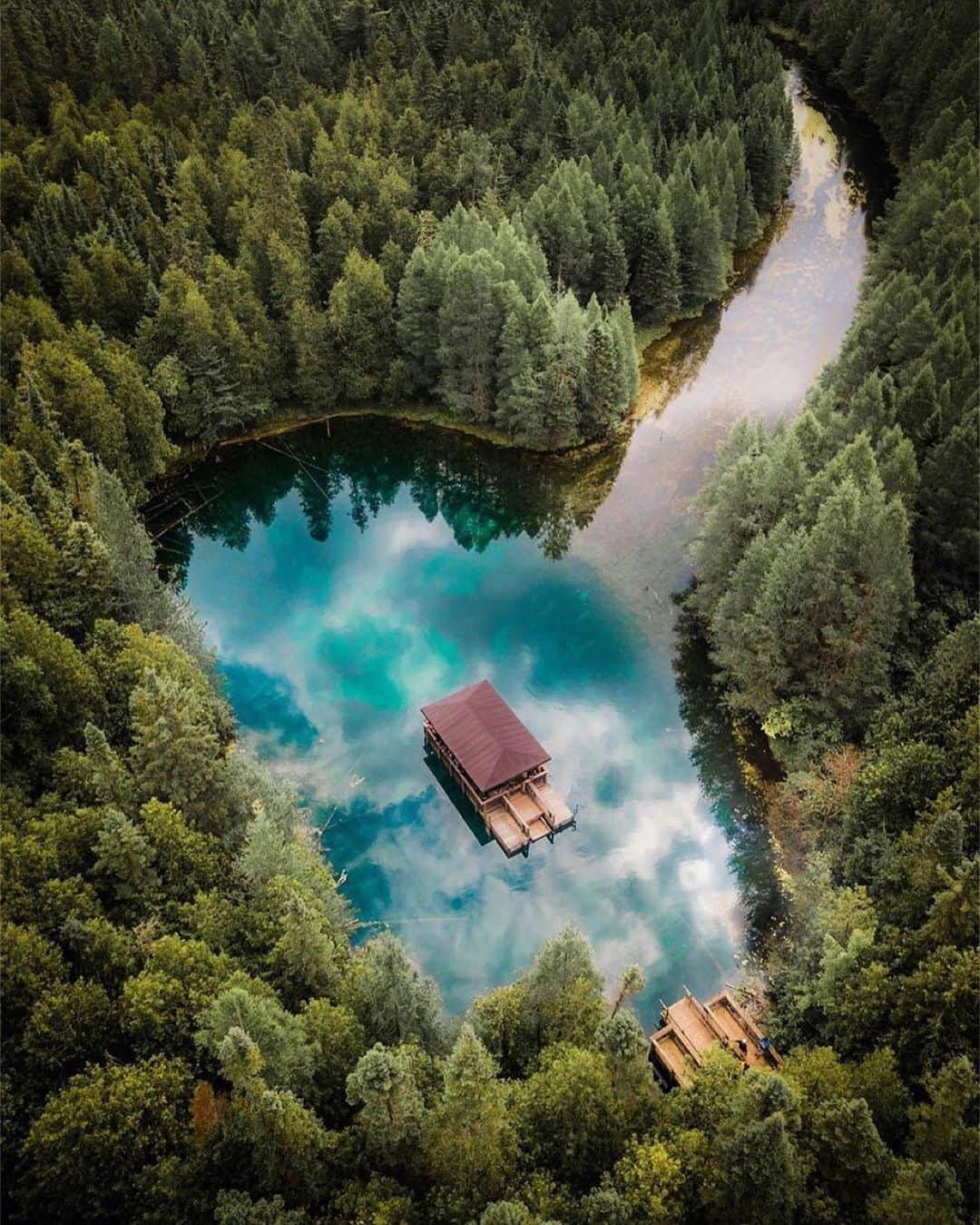 Earth Picsさんのインスタグラム写真 - (Earth PicsInstagram)「Hidden gem in Michigan!! 🌲Would you spend a week here?  📷@ryanresatka . . . . . . . . . #visitusa #america #nationalparkphotography #wanderer #mountainadventures #wanderlust  #yellowstonepledge  #traveltheworld #nationalparkgeek #findyourpark #epic_shots   #nationalpark #stateparks #exploreamerica #yellowstonenationalpark #yosemitenationalpark #glaciernationalpark #michigan #michiganphotographer #michiganphotography #michigannature #michiganoutdoors  #naturalbeauty #mountains #nationalforests #natureaddicts #yellowstonenps #wyoming」8月31日 8時50分 - earthpix