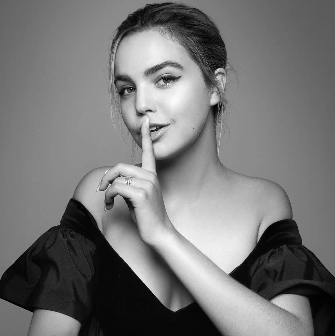 ベイリー・マディソンのインスタグラム：「shhhh.... starting work tomorrow, and still can’t say what for BUT it’s magical and I couldn’t be more excited. Also, so grateful for all of the precautions being made to ensure our cast and crew can work safely in the midst of the pandemic. 👑 ❤️ #backtoworkwego」
