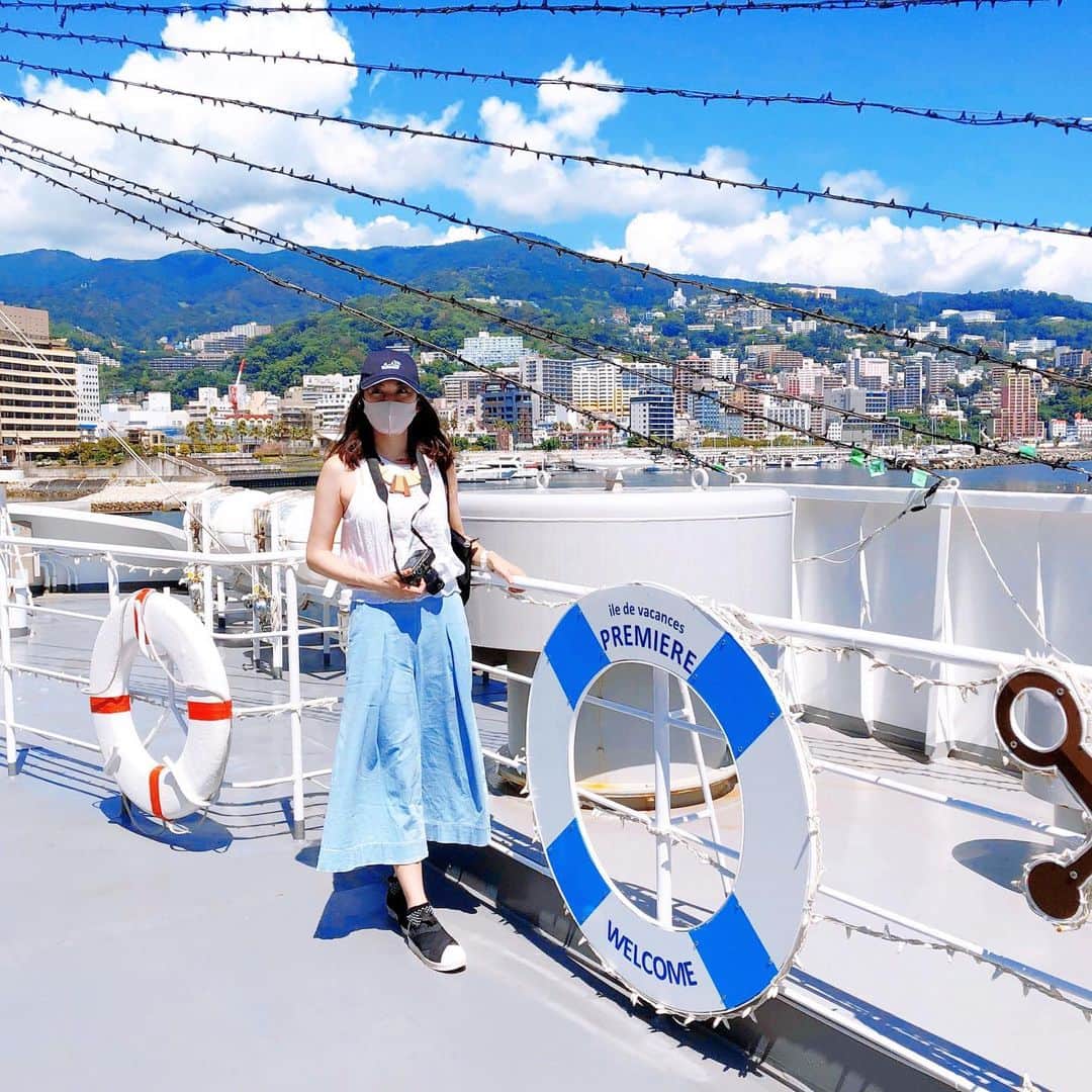 小林希さんのインスタグラム写真 - (小林希Instagram)「船旅アンバサダー、船に乗る🚢💨 ということで、静岡県の初島へ行く 富士急マリンリゾートの船に乗ってきました。 現在、富士急マリンリゾートの船は、 コロナ対策をお願いしつつも 観光再開はしています✨ （熱あり、マスクなしはご遠慮ください🙏）  初島への上陸（観光）も人が多く 戻ってきているように感じました。  熱海の街並みを海から眺めて、 近代的なアマルフィみたい と思いました✨  あと、熱海の真裏に富士山が見えるのですが、 それも🚢か初島からしか見えないので、 熱海まで来たらぜひ🚢に乗ってくださいね！  #hatsushima #resortisland #初島 #初島アイランドリゾート #静岡県 #富士急マリンリゾート #イルドバカンス3世号 #イルドバカンスプレミア #travel #島旅 #国内旅行 #おおすめの島#視察 #船旅アンバサダー」8月31日 9時32分 - nozokoneko