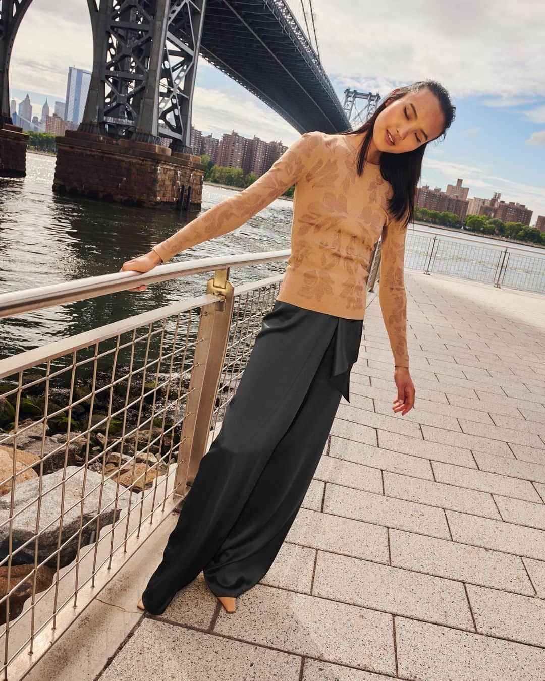 Saks Fifth Avenueのインスタグラム：「ONES TO WATCH: @cushnie Creative Director and CEO @carlycushnie puts the feminine form at the forefront of her effortlessly-cool designs. #SaksStyle」