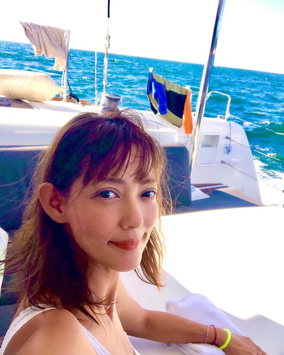 箕輪玖美さんのインスタグラム写真 - (箕輪玖美Instagram)「8月最後の日曜日はクルージング⛴ 青い空と海♪  夏よ、まだまだ終わらないで😆  #クルージング #カタマラン #逗子マリーナ #湘南　#葉山　#beach  #sea #夏好きな人と繋がりたい  #海好きな人と繋がりたい  #夏好きな人と繋がりたい  #最高の癒し　#モデル　#箕輪玖美」8月31日 9時39分 - kumi.111