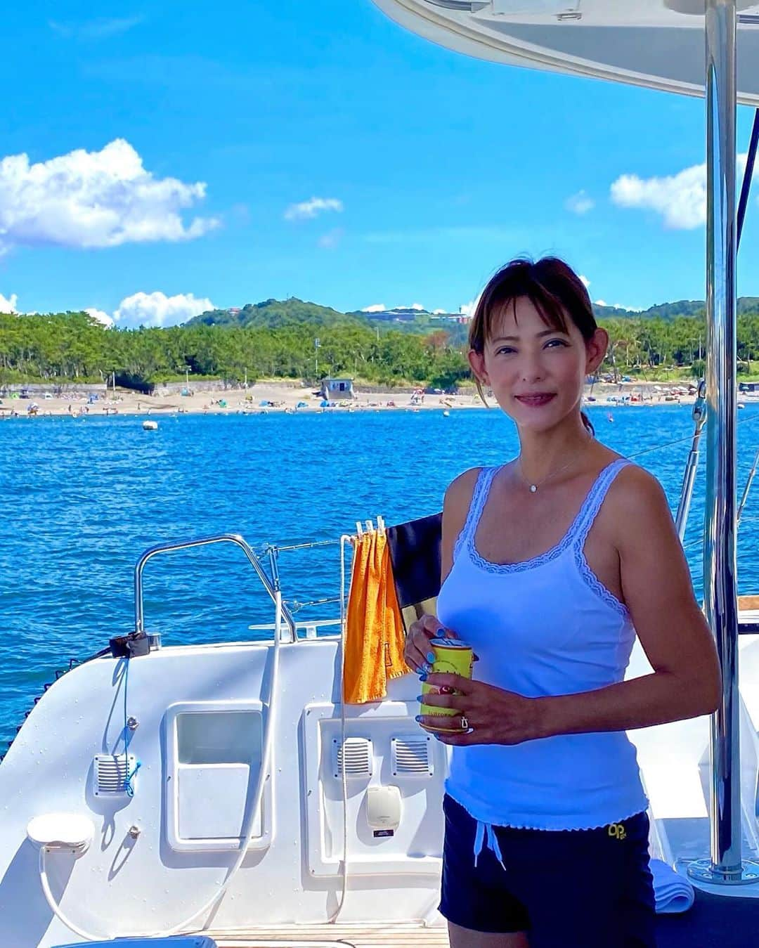 箕輪玖美さんのインスタグラム写真 - (箕輪玖美Instagram)「8月最後の日曜日はクルージング⛴ 青い空と海♪  夏よ、まだまだ終わらないで😆  #クルージング #カタマラン #逗子マリーナ #湘南　#葉山　#beach  #sea #夏好きな人と繋がりたい  #海好きな人と繋がりたい  #夏好きな人と繋がりたい  #最高の癒し　#モデル　#箕輪玖美」8月31日 9時39分 - kumi.111