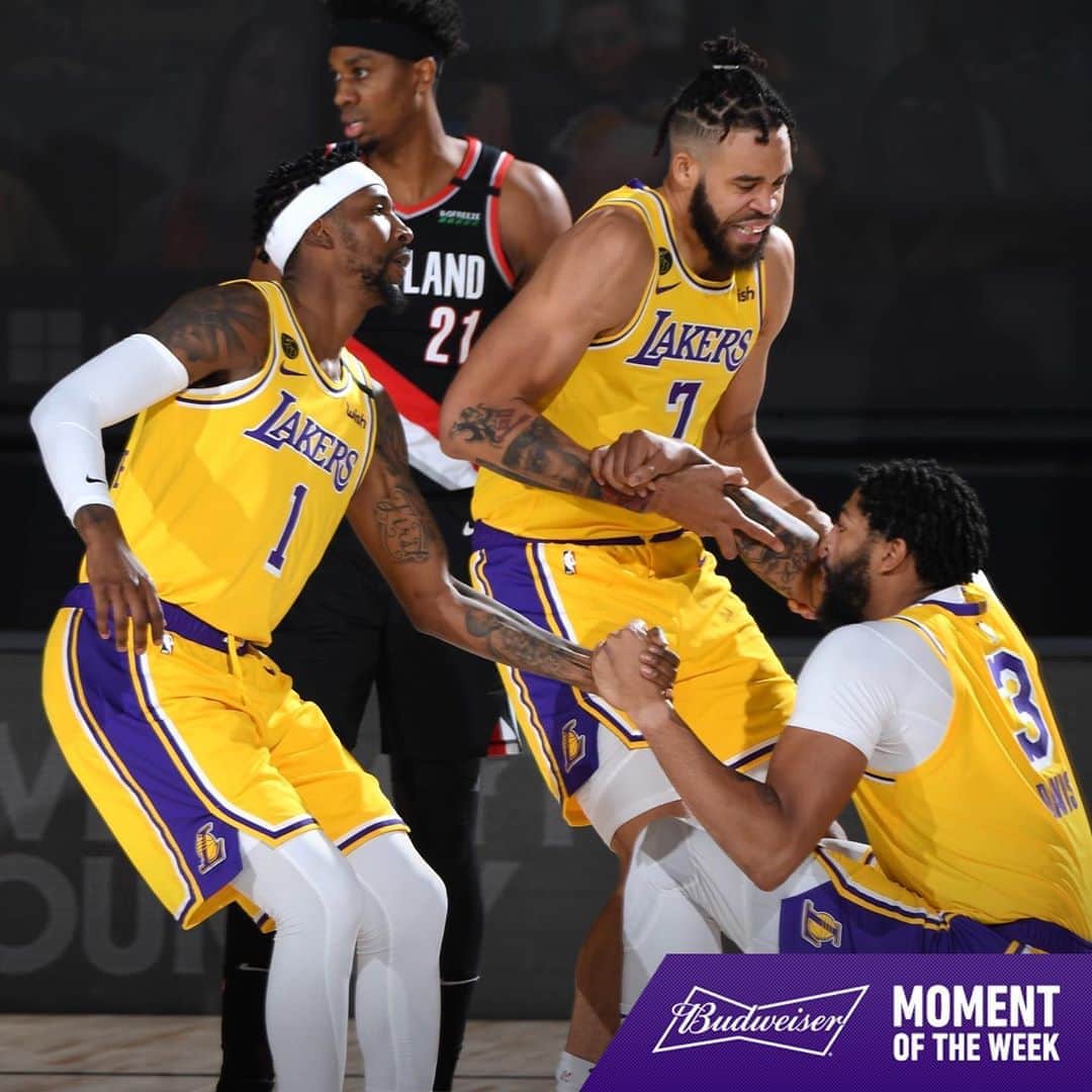 Los Angeles Lakersさんのインスタグラム写真 - (Los Angeles LakersInstagram)「Advancing to the next round behind strong team chemistry and hard work is our @budweiserusa Moment of the Week.」8月31日 10時00分 - lakers