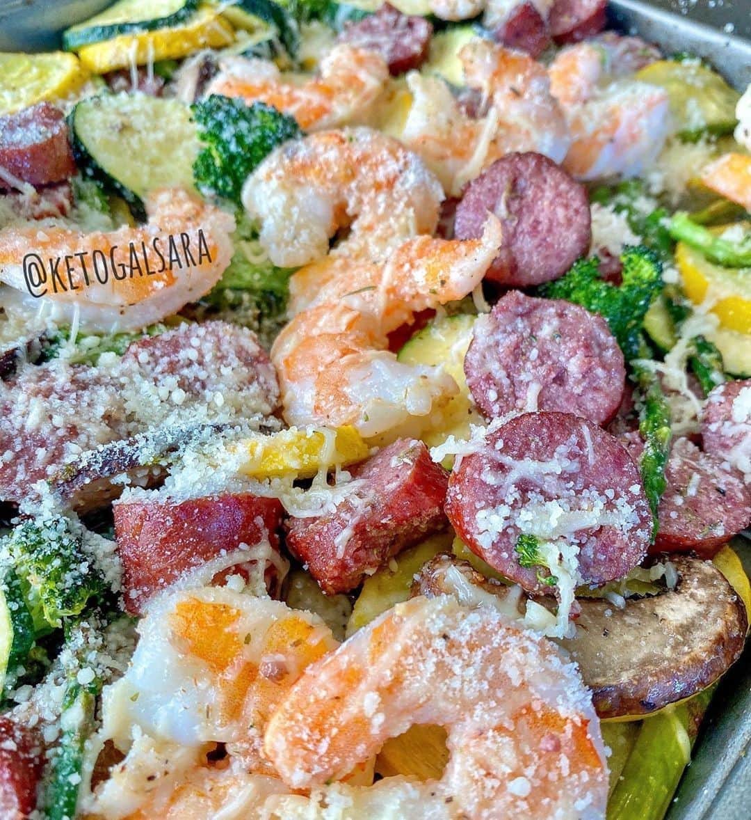 Flavorgod Seasoningsさんのインスタグラム写真 - (Flavorgod SeasoningsInstagram)「One pan wonder!!! Garlic Parmesan sheet pan for dinner tonight 🤤⁠ -⁠ Customer:👉 @ketogalsara⁠ Seasoned with:👉 #Flavorgod Garlic Lovers Seasoning⁠ -⁠ KETO friendly flavors available here ⬇️⁠ Click link in the bio -> @flavorgod⁠ www.flavorgod.com⁠ -⁠ Are you looking for a easy meal or a way to use up some veggies you have on hand?? Then make a sheet pan meal. You could make these a million different ways. Just pick your protein, veggies and seasonings and toss is all together on a pan and bake it in the oven. .⁠ .⁠ Tonight’s sheet pan details .⁠ .⁠ 🔹In a bowl add sliced sausage, raw broccoli, asparagus, sliced mushrooms, squash, zucchini and raw shrimp. Toss in avocado oil and season with seasonings of choice. I used a combo of @flavorgod garlic lovers and garlic and herb salt. .⁠ 🔹Place the sausage and veggies on a baking pan and cook 400° for 10 minutes⁠ 🔹Once the 10 minute timer goes off shake the pan and add the seasoned shrimp.⁠ 🔹cook for an additional 6 minutes or until the shrimp is fully cooked. .⁠ 🔹Then top with some shredded Parmesan cheese and cook for another 2-3 minutes until melted⁠ 🔹Remove from oven top with additional grated Parmesan cheese and enjoy .⁠ -⁠ Flavor God Seasonings are:⁠ 💥ZERO CALORIES PER SERVING⁠ 🔥0 SUGAR PER SERVING ⁠ 💥GLUTEN FREE⁠ 🔥KETO FRIENDLY⁠ 💥PALEO FRIENDLY⁠ -⁠ #food #foodie #flavorgod #seasonings #glutenfree #mealprep #seasonings #breakfast #lunch #dinner #yummy #delicious #foodporn」8月31日 10時01分 - flavorgod