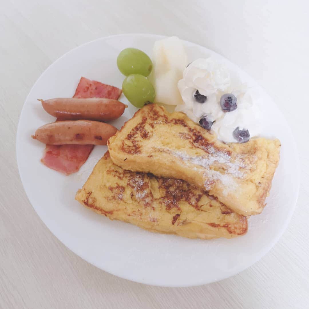 のインスタグラム：「ふわふわフレンチトースト"((∩´o`∩))" . 食べたら元気に1週間!!頑張ろう✊🏻✨」