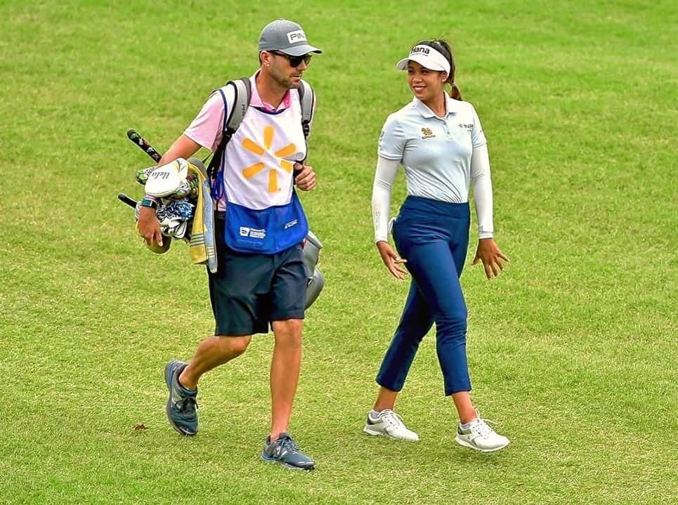 パティ・タバタナキトのインスタグラム：「Don’t know if I was out there trying to learn tiktok dances or play golf💃😂🤙 thank you @walmart, @proctergamble, @pinnaclecountryclub and volunteers for a great event this week #nwachampionship  P.S. no one deals with my nonsense on the course better than @bradystockton 🤙 #pattygolf  Next up: ANA Inspiration 💙」