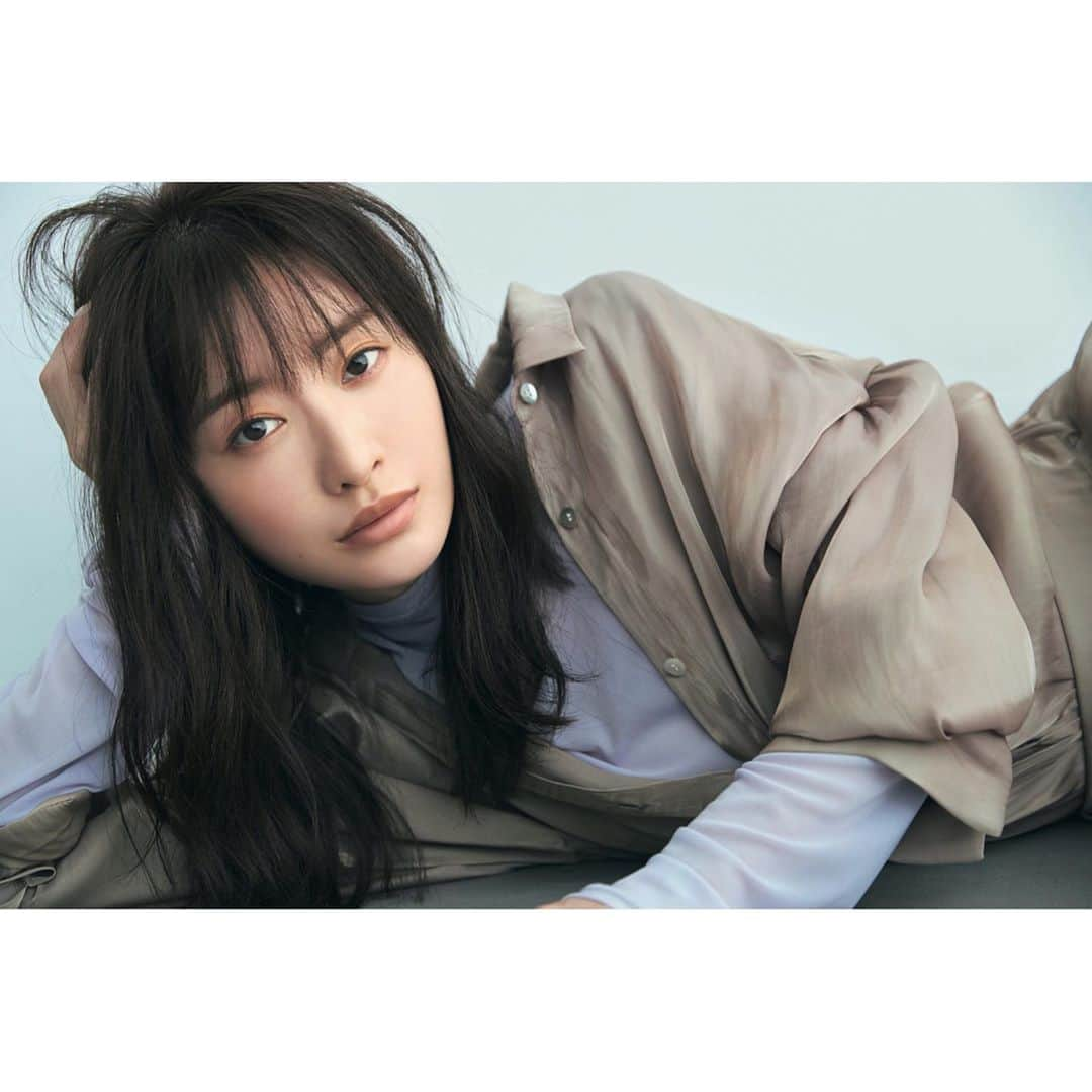 松本まりかさんのインスタグラム写真 - (松本まりかInstagram)「『美的』10月号 女優・松本まりかが華麗に2変化！ 旬色「オレンジっぽブラウン」  PHOTOGRAPHER :Yasutomo Sampei STYLIST：Miku Ogawa HAIR＆MAKE：Tomoe Nakayama WRITER：Saori Nozawa EDITOR：Tomoe Suzuki」8月31日 10時32分 - marika_matsumoto