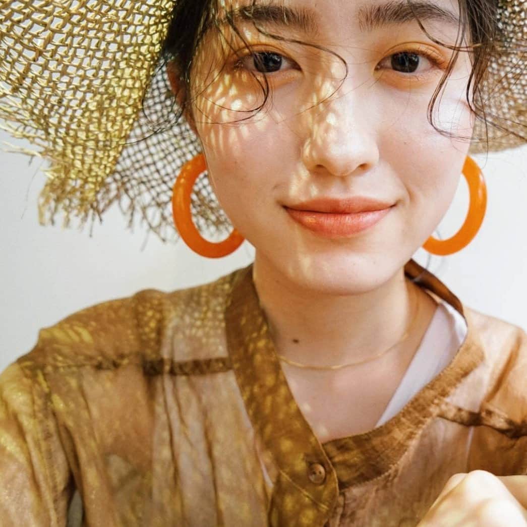 Ryosuke Sugayaのインスタグラム：「来年に向けて、事業拡大の見通しがついたので、改めて募集いたします！  　【2021年事業拡大に向けて美容学校卒業見込者　、中途アシスタント、スタイリスト募集の追加募集を決定しました】  株式会社APRE  美容室LORENでは来年の事業拡大に向け、2021年度卒業見込者、中途アシスタント、中途スタイリストの追加2次募集を開始します  【募集期限】  9/1から応募順に随時面接等、選考させていただきます 定員埋まり次第締め切らせていただきます  •サロン見学は基本的に平日のみ募集してます  •instagram @lorensalonのDMよりご連絡下さい  【募集条件】  2度目の応募も可能です。サロン見学もしくは、LORENにご来店したことある方  【雇用条件】 ⚫︎月給18万（皆勤手当込み） ⚫︎福利厚生 ⚫︎社会保険 ⚫︎厚生年金 ⚫︎月8日休日 ⚫︎有給10日 •リゾートトラストエクシブ •夏、冬ボーナス（業績により） •ウィッグ代半額負担   【提出書類】  ⚫︎履歴書 ⚫︎出席証明書 ⚫︎成績証明書  ⚫︎instagram ID  ※スタイルブック等提出書類以外のものは持参していただいても返却いたしかねますのでご了承よろしくお願いします  【審査】 面接、サロン研修   【履歴書送付先】 4610005 愛知県名古屋市東区東桜1-10-3 ノリタケビル3階 株式会社APRE LOREN  その他の質問などは lorenhair0721@gmail.comまたは instagram @lorensalon までよろしくお願いいたします。 （担当  羽田まで）  ※書類合格者のみ、ご連絡いたします  ※質問などはお気軽に@lorensalonまでDMください」