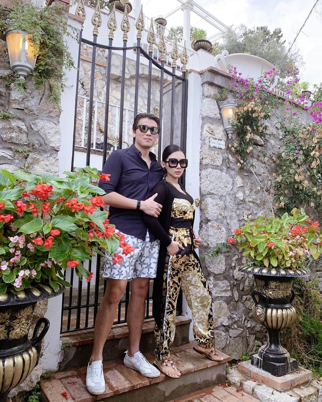 Syahriniさんのインスタグラム写真 - (SyahriniInstagram)「• A Life Without Love, Is Like A Year Without Summer,  ....  Summer In Capri Italy 2019 !  _______________ 𝓢𝓨𝓡 ______________  #PrincesSyahrini #WhenInCapri #Italy」8月31日 10時44分 - princessyahrini