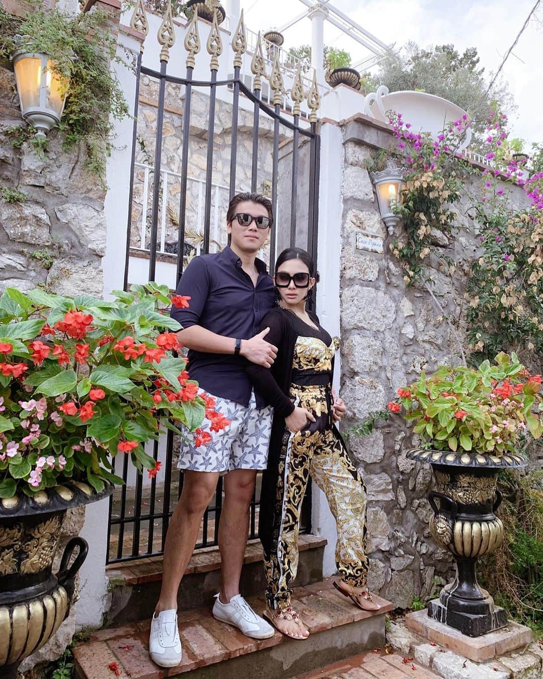 Syahriniさんのインスタグラム写真 - (SyahriniInstagram)「• A Life Without Love, Is Like A Year Without Summer,  ....  Summer In Capri Italy 2019 !  _______________ 𝓢𝓨𝓡 ______________  #PrincesSyahrini #WhenInCapri #Italy」8月31日 10時44分 - princessyahrini
