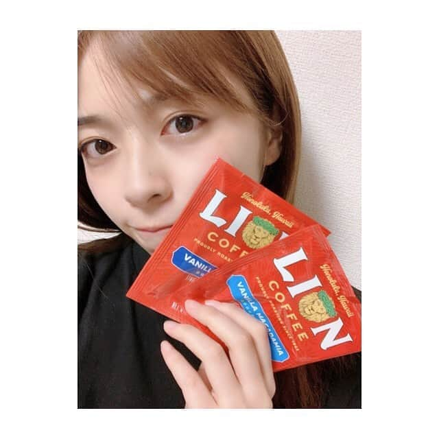 金澤朋子さんのインスタグラム写真 - (金澤朋子Instagram)「. . 最近ハマっている、ライオンコーヒー🦁☕️ . 贅沢な甘い香りのするコーヒー。色んなフレーバーがあって楽しいんだ〜 . #juicejuice #金澤朋子  #コーヒー #お気に入り #LionCoffee  #バニラマカダミア #バニラキャラメル」8月31日 10時54分 - tomoko_kanazawa.official