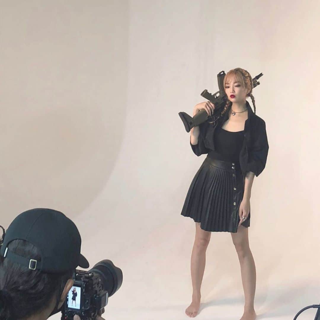 あさちるのインスタグラム：「【 映画出演決定🖤】  映画「Mad Cats」に出演する事が決定いたしました。演技に初挑戦させていただきます。🐱🖤  写真は先日ティザー撮影した様子と 監督さん、プロデューサーさん、スタッフさんとの一枚です🐱 （監督の津野励木さんは前作映画「CRYING BITCH」でSXSW映画祭2018やモントリオールファンタジア国際映画祭でノミネートされ、世界の多くの映画祭で上映されておられます。 プロデューサーは横浜流星さん 飯豊まりえさん主演『いなくなれ、群青』、 『劇場版 パタリロ！』などを手掛けられた浦野大輔さんです。 京都国際映画祭 プログラムディレクター、 沖縄国際映画祭新人コンペティション審査員 JAPAN CUTS Hollywood 審査員を務められるなど。海外を意識し、新観念を取り入れたクリエイティブにこだわる作品を発信してらっしゃいます。）  これから映画の撮影が楽しみです✨ 公開お楽しみに…よろしくお願いします。☺️ 出来立てほやほや公式アカウントも是非フォローしてください。✨  http://noadd.today/」