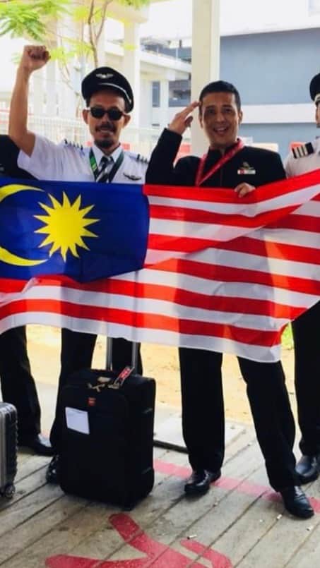 エアアジアのインスタグラム：「This National Day, we would like to  honour and celebrate the selfless acts and contribution of every Malaysian. From maintaining personal hygiene and being responsible citizens to contributing to the economy. Thank you for doing your part. What are you thankful for this National Day? 🇲🇾   Disclaimer: some clips were recorded prior to COVID-19」