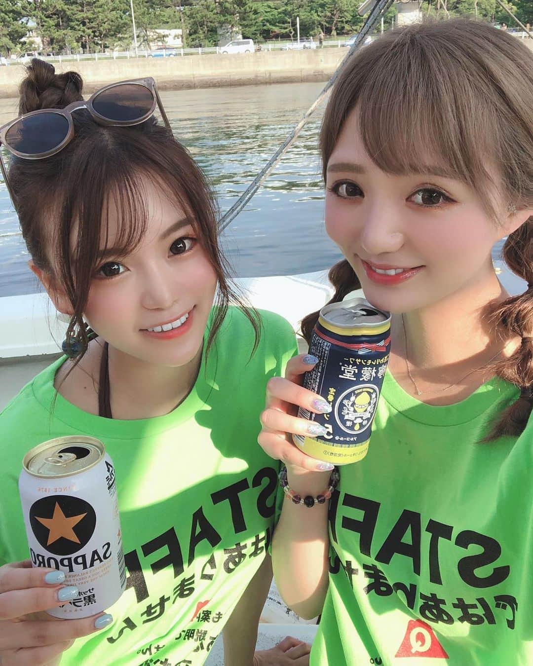あやごるふのインスタグラム：「本牧〜富津にて船釣り🎣﻿ ﻿ ﻿ 初めての船釣りで﻿ むしろ釣りは人生で2回目だったけど﻿ バカみたいに釣れたし﻿ 生きた魚を触れるようになったし﻿ 何より海風に当たれて楽しかった〜ぁ✨✨﻿ （富士急ハイランドの「私はスタッフではありませんTシャツ」に注目👀笑） ﻿ 魚の顔が苦手な方もいると思うので﻿ 写真は勝手に配慮してます🐟﻿ ﻿ ⚠️苦手な方は6枚目以降見ないように⚠️﻿ ﻿ 平気な方は是非見てね^_^﻿ ﻿ 6人で4人家族の1ヶ月分の食糧﻿ 賄えるくらい釣りました。笑笑﻿ ﻿ #太刀魚 #カサゴ #鯵 #メバル #フグ #河豚  ﻿ ﻿ ﻿ ﻿ #太刀魚釣り #カサゴ釣り #鯵釣り #メバル釣り #フグ釣り #釣り #釣りガール #釣り女子 #釣りスタグラム #釣りバカ #釣り初心者 #釣り船 #船釣り #船釣りガール #船釣りデビュー #fishing #fishinggirl #ゴルフ女子 #tiktok #船 #富津」