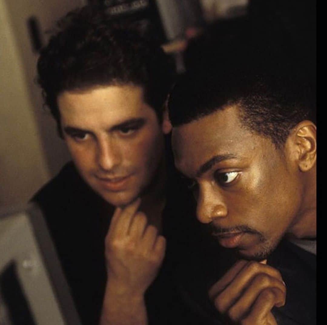 ブレット・ラトナーさんのインスタグラム写真 - (ブレット・ラトナーInstagram)「It was actually @ChrisTucker and @CharlieSheen who got me hired to direct my first film #MoneyTalks I met Chris doing stand up for the #DefComedyJam and asked him to be in my music video for #HeavyD for his song #NuttinButLove in 1994 for #UptownRecords Chris wanted $1000 but I only could afford $500. He agreed to do it if I let him keep his wardrobe. It was one of the first rap videos that used dialogue. I stopped the music in the middle of the video and had Chris do a mini dialogue scene with @rebeccagayheartdane. The video came out and was a hit on MTV, BET and the Box and really did a lot for my career. I started getting paid in full. I was used to working for free because I not loved my job but was happy to pay my dues. I recognized that Chris’s talent had a lot to do with the success of the video and my career as a director so I decided to send him the other $500 he asked for. Monetary remuneration is a byproduct of excellence and Chris was beyond excellent in the video. I guess he got ithr check when he needed it because he never forgot me because when #NewLineCinema was looking for a director for #MoneyTalks he recommended me to the studio and that’s how I got my first feature film. The rest is history! The lesson here for all you up and coming filmmakers is to always appreciate when an actor or someone from your crew does a good job for you (which in fact is helping you get up a very steep ladder). I wanted to show Chris my gratitude for his exceptional work so I sent him a check but a hand written letter works just as well! My appreciation for his talent and hard work came back a million times over! Chris is not only a comedic genius and a very talented actor but was never content with just being good. Chris studied the greats and wanted to be greater and constantly challenged me to strive for perfection which is the reason we did such great work together that we were so proud of. Happy Bday Chris. Love you and G-d Bless you.」8月31日 17時19分 - brettrat