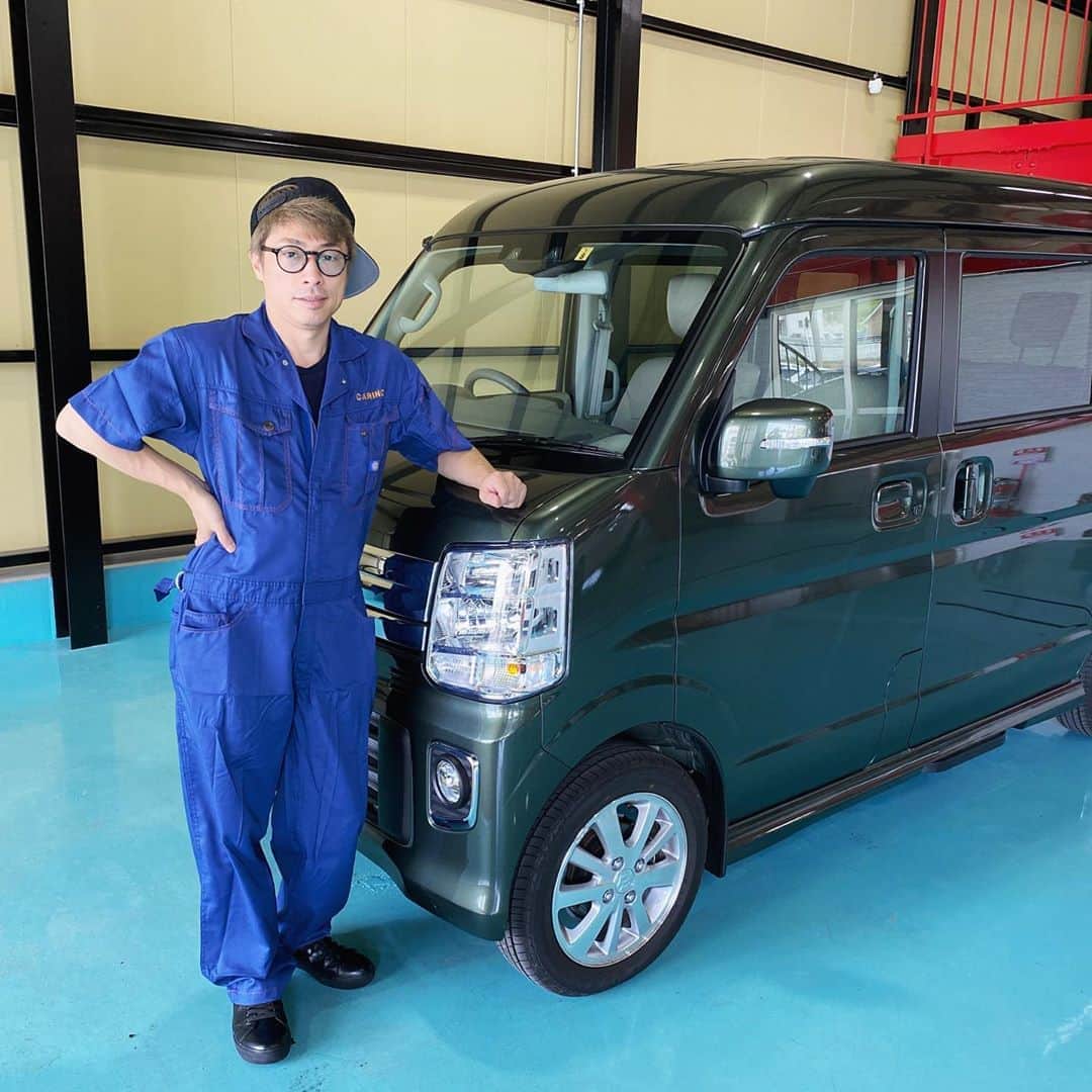 田村淳のインスタグラム：「新車届きました！ ひとりキャンプ用に改造します！  詳しくはYouTube ロンブーチャンネルにて^_^  #スズキ #エブリー #キャンプ #軽キャンカー」