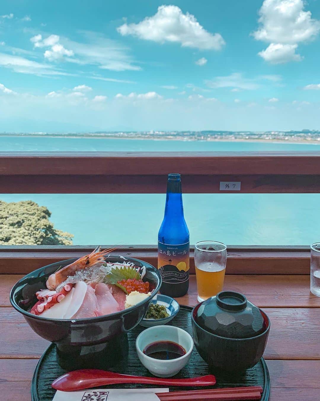 宏実のインスタグラム：「This is what I call happiness.🤤少しだけ足を伸ばしたらこんな幸せが待っていた。🚃🏝🐟   #whaticallhappiness #enoshima #汗だく#全てチャラ #江ノ島 #心豊か #2020summer」