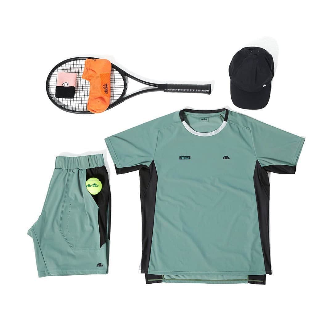 のインスタグラム：「ⓃⒺⓌⓈ｜US OPEN Collection テニス・グランドスラムのひとつである「USオープン」。8/31(Mon) より開催されるUSオープンに出場する選手のためにデザインされた、ハイエンドのゲームウエアコレクション。 ... Game Shirts [EM00320] ¥14,300 Game Shorts [EM20320] ¥12,100 Sensitive Cap [EAC10302] ¥4,950 Wrist Band [EAC90100] ¥990  90 Ankle Socks [EAC00103]  ... #ellesse #エレッセ #USopen #tennis」
