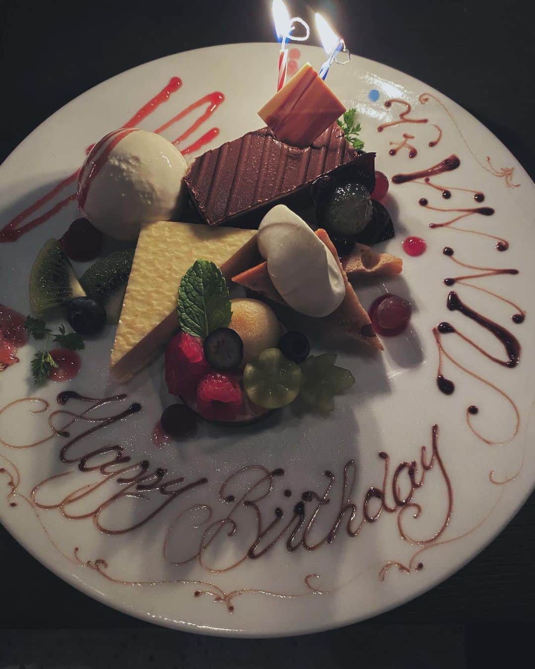 JUNNAのインスタグラム：「沢山のメッセージ 嬉しい🥺  ありがとうございます  幸せです。  いただいたブーケたちが家中に溢れて 一日中家が明るくて幸せな気分に浸って過ごしています。  #ありがとう ゆっくりコメントお返事します🐒  #8月29日 #パニック」