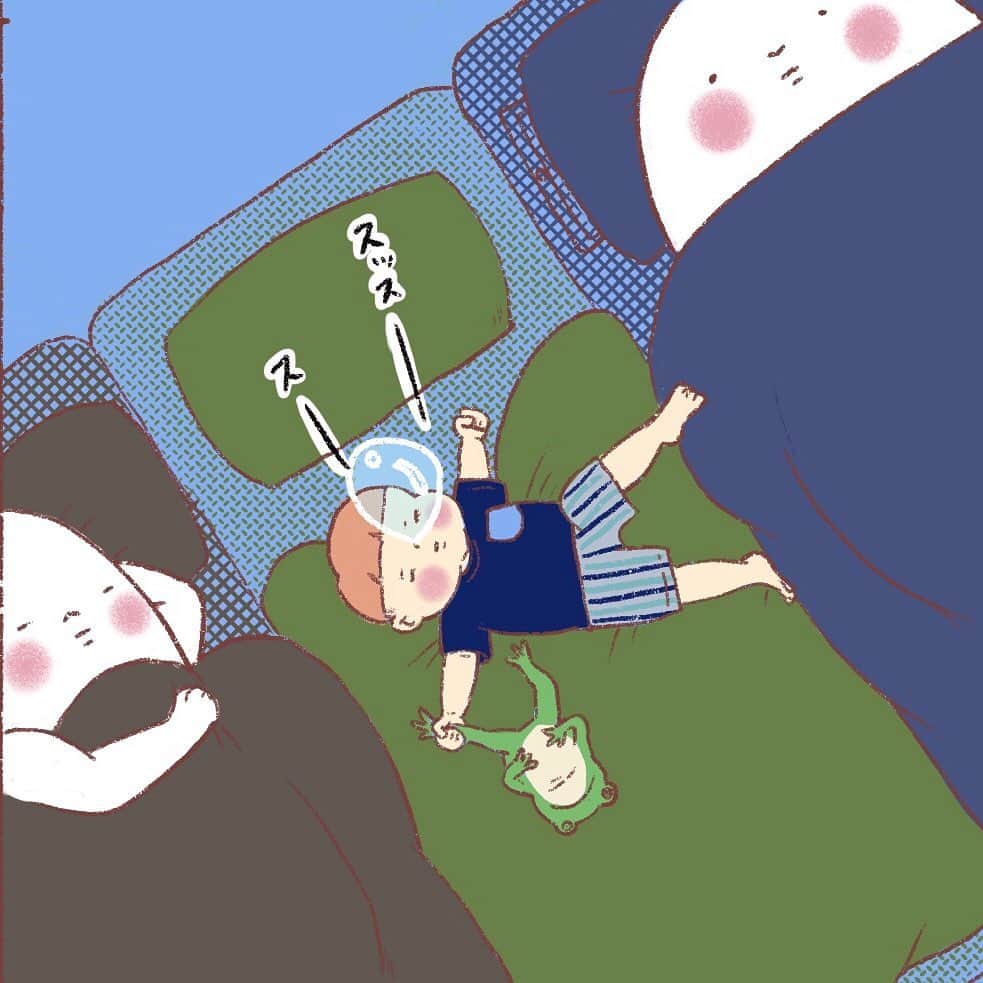 山川あかねのインスタグラム：「お豆センサー。 #お尻絵日記 #お尻漫画 #育児漫画 #育児絵日記 #イラスト #illustration #ipad #procreate  #寝室」