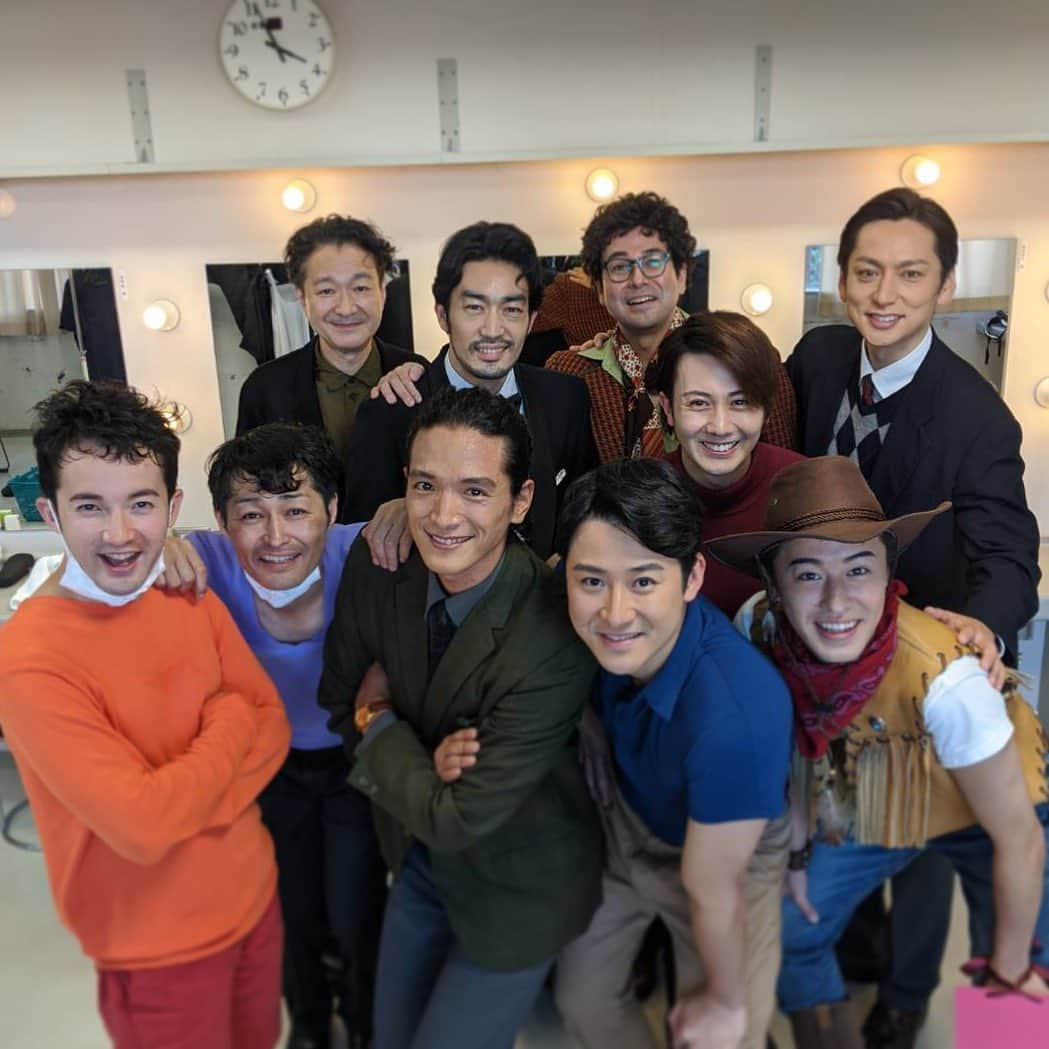 川久保拓司さんのインスタグラム写真 - (川久保拓司Instagram)「舞台『ボーイズ・イン・ザ・バンド 〜真夜中のパーティー〜』無事に千秋楽を迎えることができました！ こういった状況下で、観に来てくださった皆様に、感謝。 いい出会いに、感謝。 日々、状況が変わる中で必死に奔走してくれたスタッフのみんなに、感謝。 男子校ノリの、一つの青春が終わったような寂しさが残ってる。 いい夏でした！！  #ボーイズインザバンド #boysintheband #真夜中のパーティー #白井晃 #安田顕 #馬場徹 #川久保拓司 #富田健太郎 #浅利陽介 #太田基裕 #渡部豪太 #大谷亮平 #鈴木浩介 #マートクローリー #martcrowley」8月31日 12時18分 - takuji_kawakubo