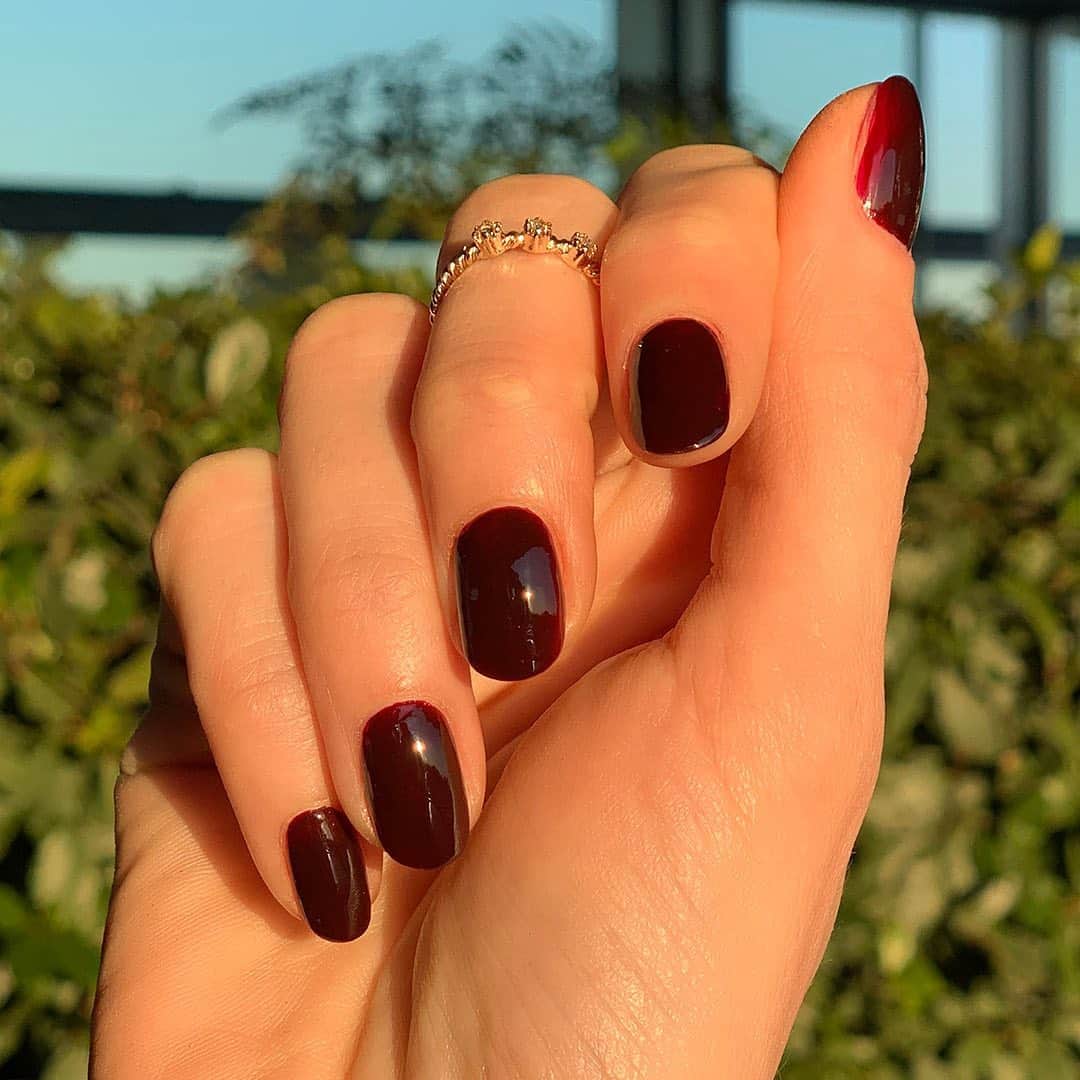 OPIさんのインスタグラム写真 - (OPIInstagram)「Drop a 🍷if you're mesmerized by this rich and decadent red. Shade: #ComplimentaryWine   #OPIObsessed #ColorIsTheAnswer #NOTD #NailSwag #NailsOfInstagram #NailsOnFleek #NailPolish #Nails #OPI」8月31日 12時12分 - opi