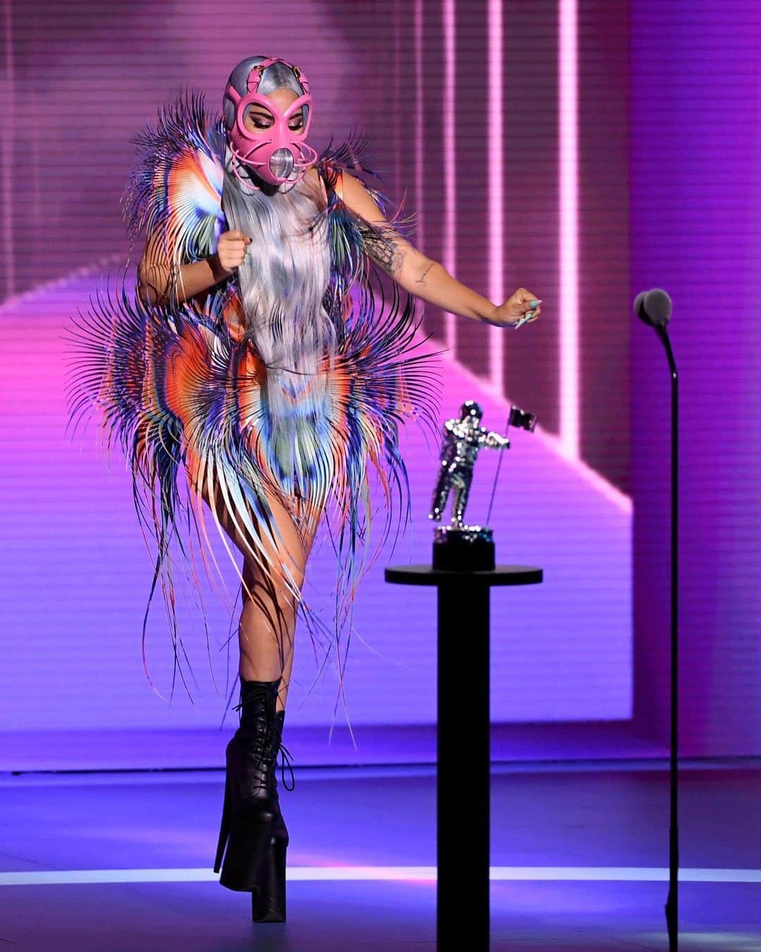 レディー・ガガさんのインスタグラム写真 - (レディー・ガガInstagram)「⚔️ #VMAs 💓」8月31日 12時38分 - ladygaga