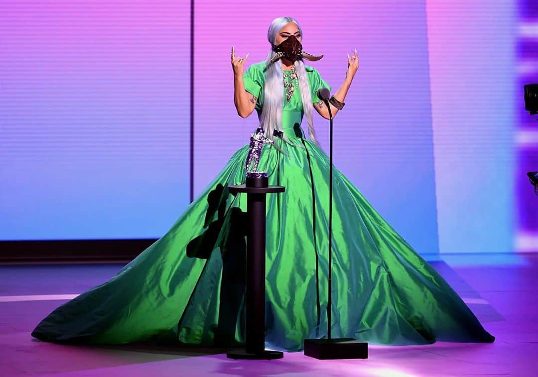 レディー・ガガさんのインスタグラム写真 - (レディー・ガガInstagram)「⚔️ #VMAs 💓」8月31日 12時39分 - ladygaga