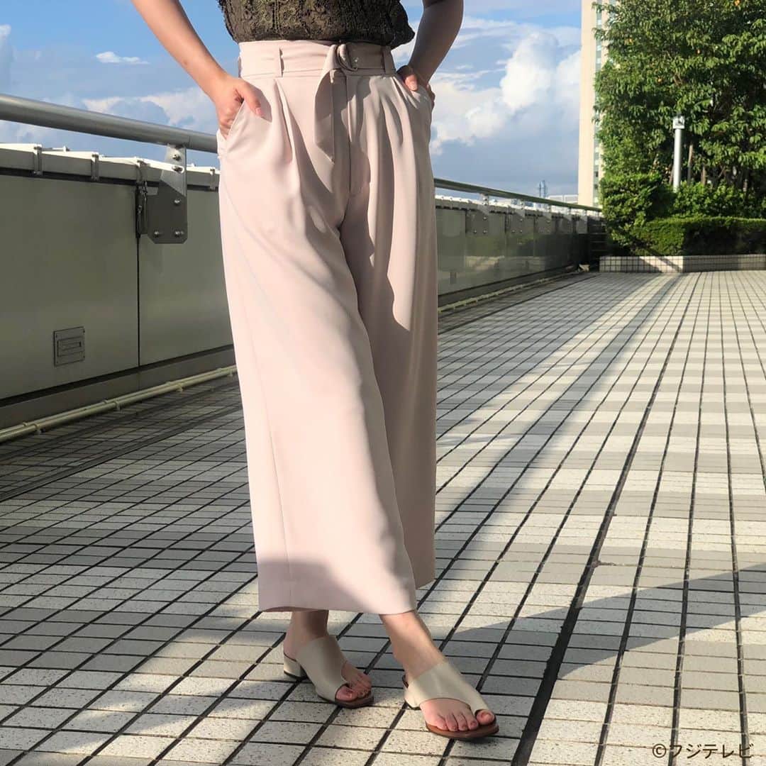 フジテレビ「めざましテレビ」さんのインスタグラム写真 - (フジテレビ「めざましテレビ」Instagram)「8月28日（金） ・ ファッション雑誌CanCamとコラボした お天気コーナー「きょう何着て行く？」 阿部華也子ちゃんの毎日のコーデを紹介♪ ・ 【きょうのコーデ】 ブラウス→#LAGUNAMOON 1万円 パンツ→#MISCHMASCH 1万800円 靴→#ダイアナ 1万3000円 ピアス→#GU 590円 ・ 【コーデのポイント】 スイートな総レースブラウスをカーキ色でシックに✨ とろみ素材のパンツを合わせると 清潔感のあるきれいめスタイルに仕上がります🌿 抜け感のあるトングサンダルでハズしを効かせるとバランスアップ🙆🏻‍♀️ ・ #めざましテレビ #きょう何着て行く？ #阿部華也子 #今日のコーデ#コーデ #CanCam #今日のファッション#ootd #きょう何着て行く？は月〜金朝6時22分ごろ放送！」8月31日 12時41分 - mezamashi.tv