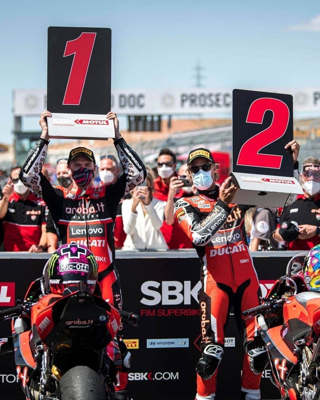 Ducati Japanさんのインスタグラム写真 - (Ducati JapanInstagram)「SBK第4戦アラゴン・ラウンドのレース1でスコット・レディングとチャズ・デイビスが1-2フィニッシュを達成  2020 スーパーバイク世界選手権（SBK）第4戦がモーターランド・アラゴンで開催されました。レース1でスコット・レディングとチャズ・デイビスが、今季2回目の1-2フィニッシュを達成しました。詳細はレースレポートをご覧ください  SBK Rd.04/アラゴンのレースレポートはプロフィール( @ducatijapan )のリンクよりドゥカティ ジャパンのサイトをご覧ください。  次戦は、9月4日～6日に引き続きモーターランド・アラゴンで開催される予定です。引き続きAruba-.it Racing – Ducatiチームへのご声援をよろしくお願いします!   #ArubaRacing #Ducati #ForzaDucati #SBK #ドゥカティ #パニガーレV4 #AragonWorldSBK」8月31日 13時00分 - ducatijapan