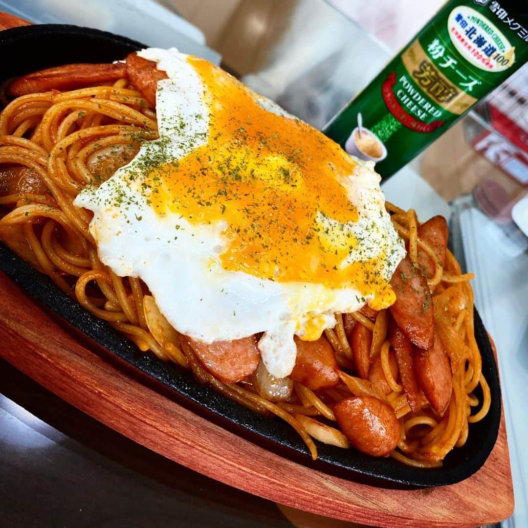 KAZUKI【ANFiNY】のインスタグラム：「今日は調味料だけ教えてみよう🤣笑  ケチャップ ウスターソース ガーリックパウダー パスタの茹で汁（塩） 砂糖  自己流やけん調味料の量とか作り方はいいのかわからんけど美味しいけんやってみて😂  #かずきっちん #喫茶店風ナポリタン 🍝 #コメント📝してちょ」