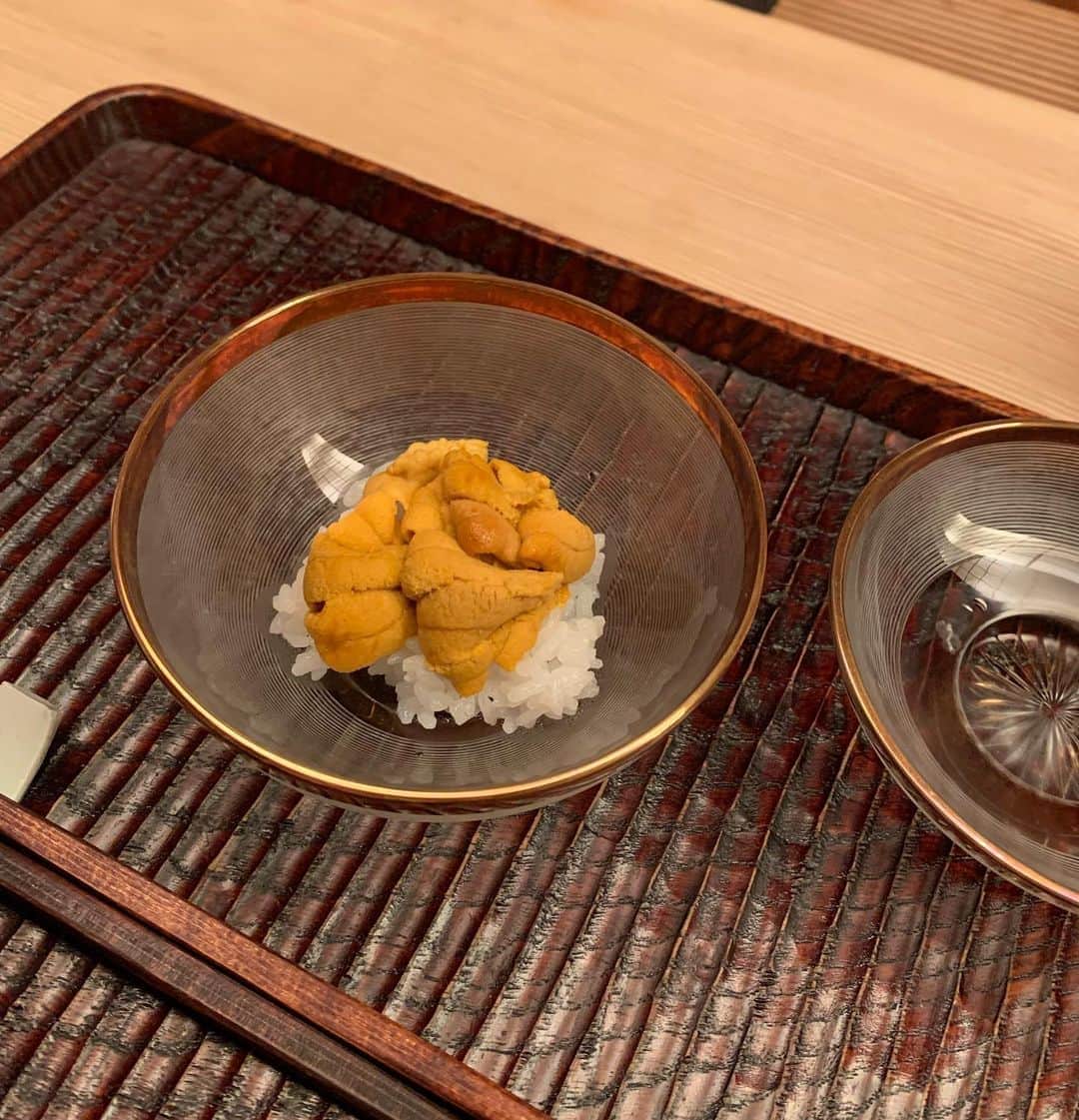 沢瀉美緒さんのインスタグラム写真 - (沢瀉美緒Instagram)「※ My favorite Japanese kaiseki restaurant in Kyoto 💛 . 久しぶりの緒方さん🥢 . はじめの雲丹と、鮑のお刺身が断トツに 美味しかったなぁ💛 . . #緒方 #kyoto #京都 #ミオログ」8月31日 13時05分 - mio_omodaka