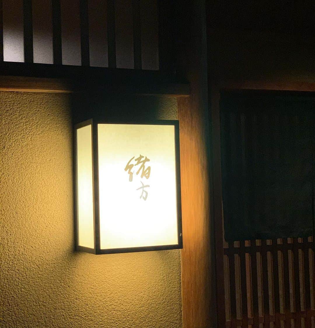 沢瀉美緒さんのインスタグラム写真 - (沢瀉美緒Instagram)「※ My favorite Japanese kaiseki restaurant in Kyoto 💛 . 久しぶりの緒方さん🥢 . はじめの雲丹と、鮑のお刺身が断トツに 美味しかったなぁ💛 . . #緒方 #kyoto #京都 #ミオログ」8月31日 13時05分 - mio_omodaka