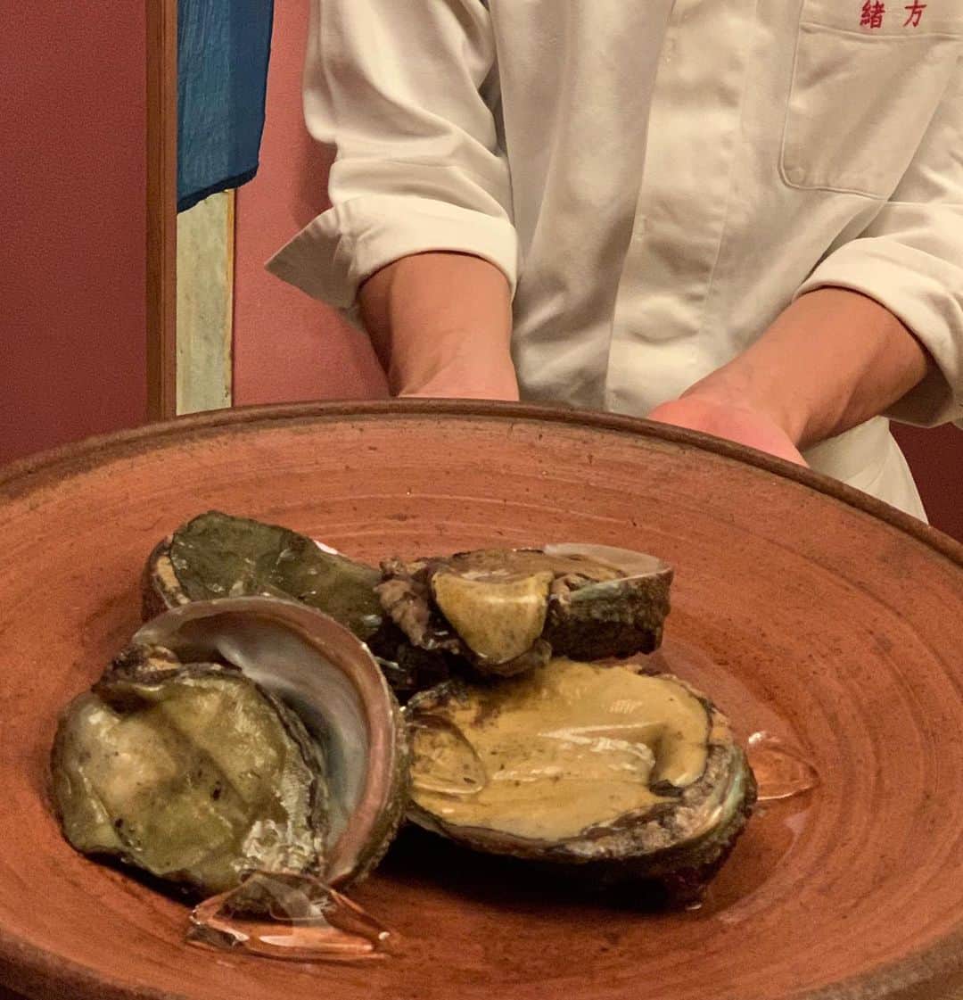 沢瀉美緒さんのインスタグラム写真 - (沢瀉美緒Instagram)「※ My favorite Japanese kaiseki restaurant in Kyoto 💛 . 久しぶりの緒方さん🥢 . はじめの雲丹と、鮑のお刺身が断トツに 美味しかったなぁ💛 . . #緒方 #kyoto #京都 #ミオログ」8月31日 13時05分 - mio_omodaka