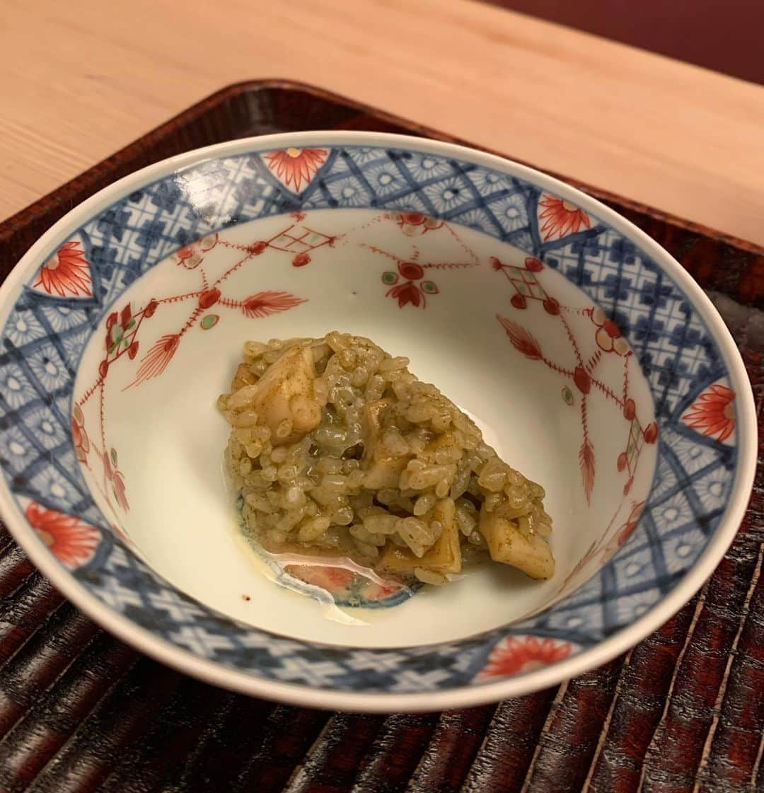 沢瀉美緒さんのインスタグラム写真 - (沢瀉美緒Instagram)「※ My favorite Japanese kaiseki restaurant in Kyoto 💛 . 久しぶりの緒方さん🥢 . はじめの雲丹と、鮑のお刺身が断トツに 美味しかったなぁ💛 . . #緒方 #kyoto #京都 #ミオログ」8月31日 13時05分 - mio_omodaka
