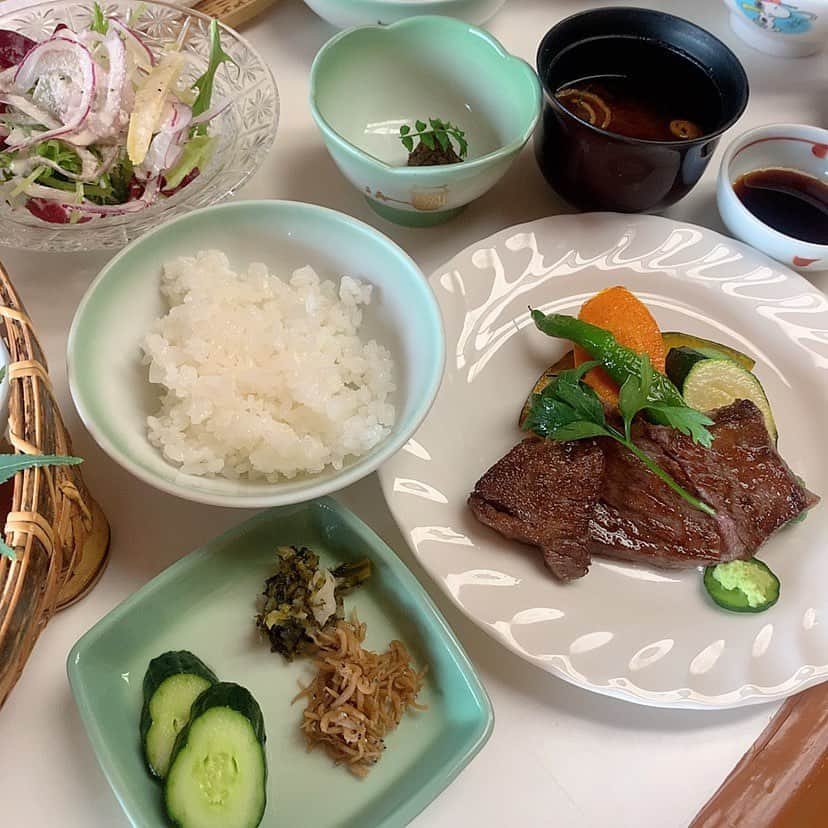 澤野井香里さんのインスタグラム写真 - (澤野井香里Instagram)「Mと同じクラスの幼稚園ママたちとランチ🍴﻿ お肉の美味しい#モリタ屋 さんで鴨川を眺めながら個室でゆっくり♪﻿ ヨチヨチ歩きに、1〜2歳の女の子同士の会話が可愛すぎた😆💕﻿ ﻿ #ks_20✨ #ks_kyoto✨ #👶 #1歳 #1歳6ヶ月　#娘 #ベビフル #ママリ #コドモノ #関西ママ #京都ママ #女の子ママ #ママライフ  #ks_dau #ks_dau_2020 #M🍒_  #京都 #三条　#河原町　#木屋町　#京都グルメ　#京都ランチ　　#河原町グルメ　#河原町ランチ　#モリタ屋」8月31日 13時25分 - kaori_sawanoi