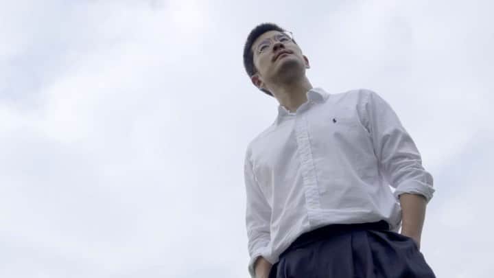 チャン・ギハのインスタグラム：「산문집 #상관없는거아닌가? 예약판매 시작했다고 합니다 ☺️」