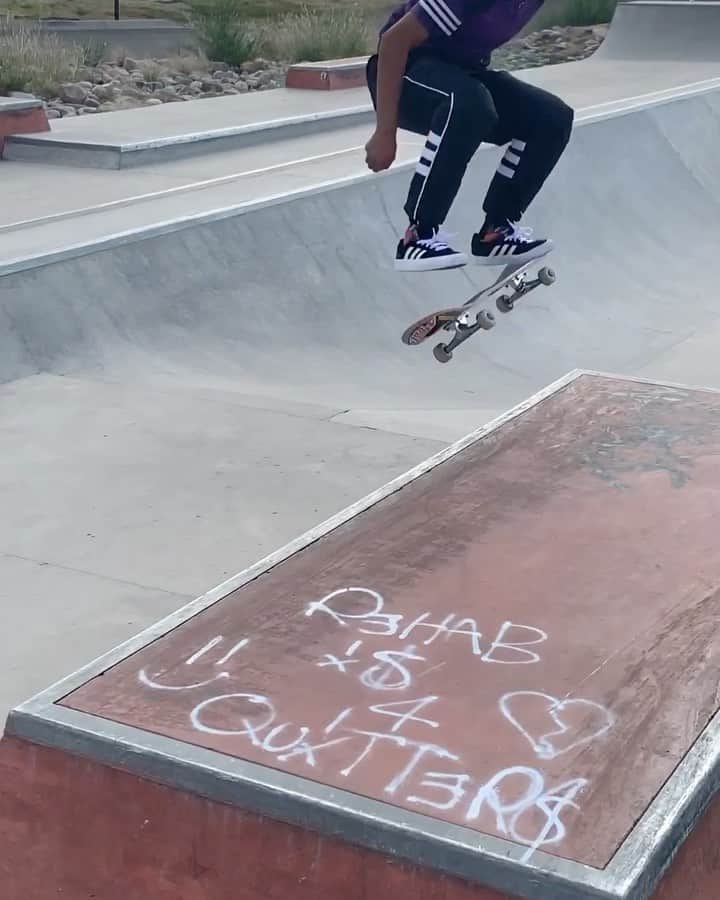 のインスタグラム：「Scrolls quick anyways 🤷🏽‍♀️ 🎥: @jeraries」
