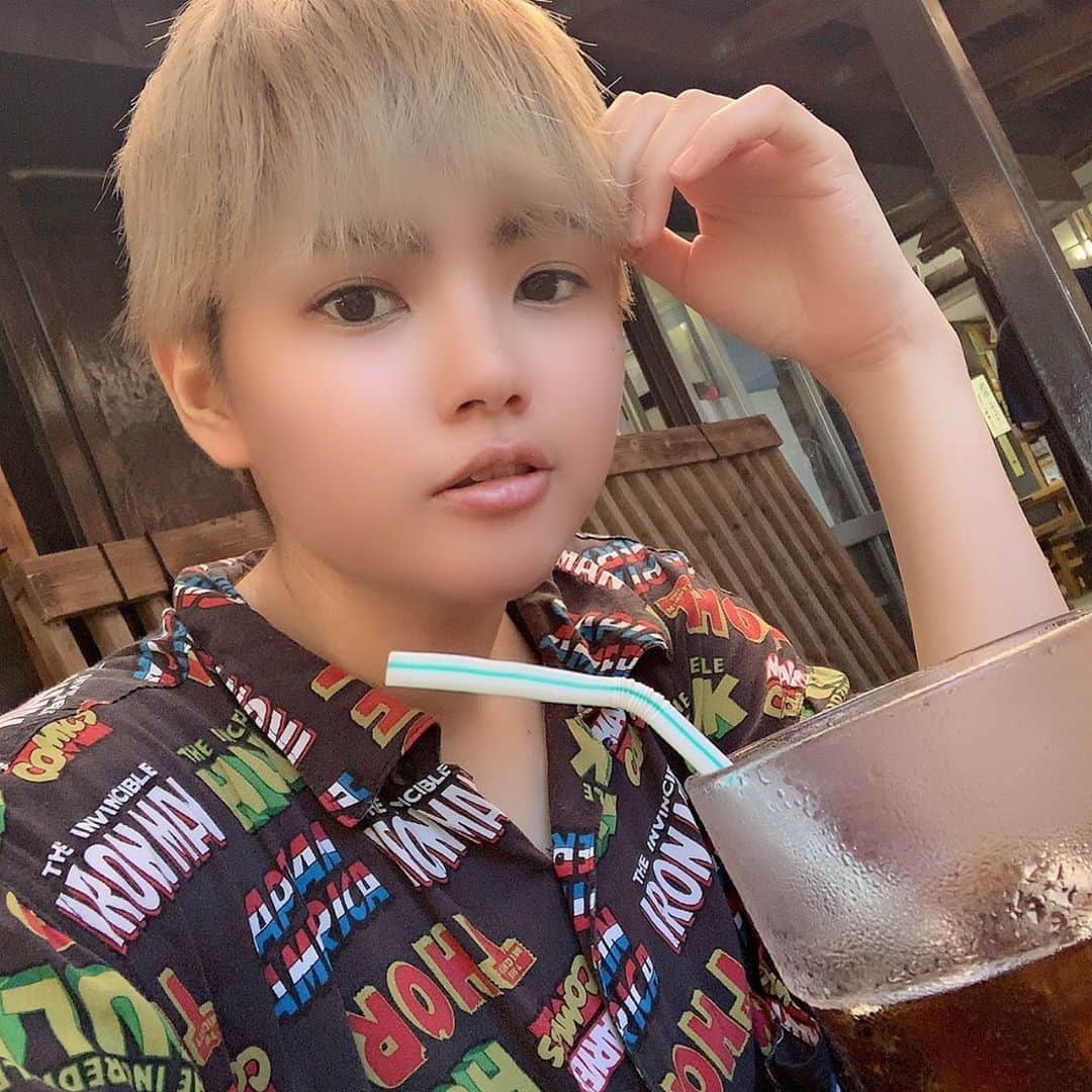 のインスタグラム：「#アメコミコーデ #MARVEL #ロゴTシャツ  . . . . #summer #山 #高尾山 #blondehair #ツーブロ #ツーブロック #金髪 #派手髪 #instahair #instalike #instafasion#マーベル#marvelcomics  #shirtstyle #summercode#summerfashion  #summerhair #genderless #ジェンダーレス#marvelcinematicuniverse #アメコミ」