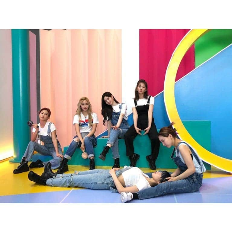 TWICEさんのインスタグラム写真 - (TWICEInstagram)「🥰」8月31日 13時55分 - twicetagram