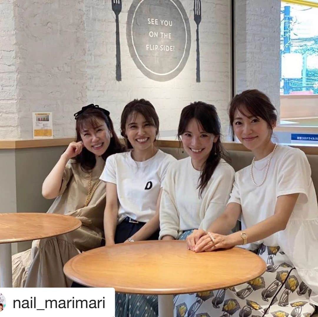 原口恵美のインスタグラム：「楽しい打ち合わせから...♡ 夢が現実になり💝🥺  @lipinemが @fleuraccesories さんとの コラボリボンを作らせて頂くことになりました♡  時間をかけて丁寧に作らせて頂きました♡  たくさんの方の手に届きますように...♡  @fleuraccesories さんのサイトで御購入できます♡  #Repost @nail_marimari with @get_repost ・・・ 先日〜♡ 久しぶりに会えたいずみちゃん♡ マシンガントークが止まらない みよさんと一緒に…🤫💕  @lipinem の打ち合わせしてたこの日から… 実現できました♡ まだまだ夢みたい…🙈✨  いずみちゃんのブランド @fleuraccesories  からコラボ商品 発売されます🎀  一つひとつ…愛を込めて… 作らせて頂きました♡  商品の詳細は @lipinem  @fleuraccesories  より ぜひぜひ見てみて下さい♥️  いずみちゃん♡ みよさん♡ 本当に幸せすぎる時間を… ありがとうございました♥️  これからも @megu_hara.comerin  と共に… 頑張りたいと思います💓  #ヘアアクセサリー #りぼん #カチューシャ #リボン苦手な人も付けれちゃいます #私も似合わないと思ってたw #でも可愛いからいっか #年齢も問いませんw #ブリブリになりませんw #コーデのアクセントにぜひ♡」