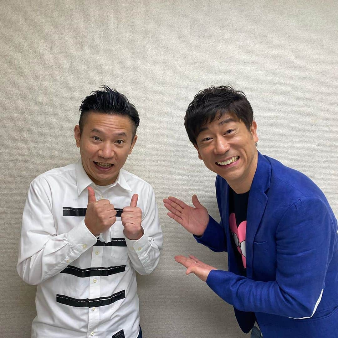 原口あきまささんのインスタグラム写真 - (原口あきまさInstagram)「こんにち歯👍　本日発売の #weeklyプレイボーイ　゛第7世代”まで集中連載！前代未聞の世代別リレー・インタビュー「モノマネの系譜」第3回。  第4世代 #コージー冨田 #原口あきまさ　インタビュー掲載✌️ 感謝∞🎉あの時のあんな話しww   #インタビューマン山下　さんとのお話し盛り上がりましたよ👍ww   購入本日発売の #weeklyプレイボーイ　゛第7世代”まで集中連載！前代未聞の世代別リレー・インタビュー「モノマネの系譜」第3回。  第4世代 #コージー冨田 #原口あきまさ　インタビュー掲載✌️ 感謝∞🎉あの時のあんな話しww   #インタビューマン山下　さんとのお話し盛り上がりましたよ👍ww   買っちゃいました✌️ww🎉🎉🎉  是非どうぞ。  #weeklyプレイボーイ  #ものまね第4世代やったんやなぁ〜ってww #楽し過ぎて喋り過ぎたww #感謝∞」8月31日 14時07分 - akimasa_haraguchi