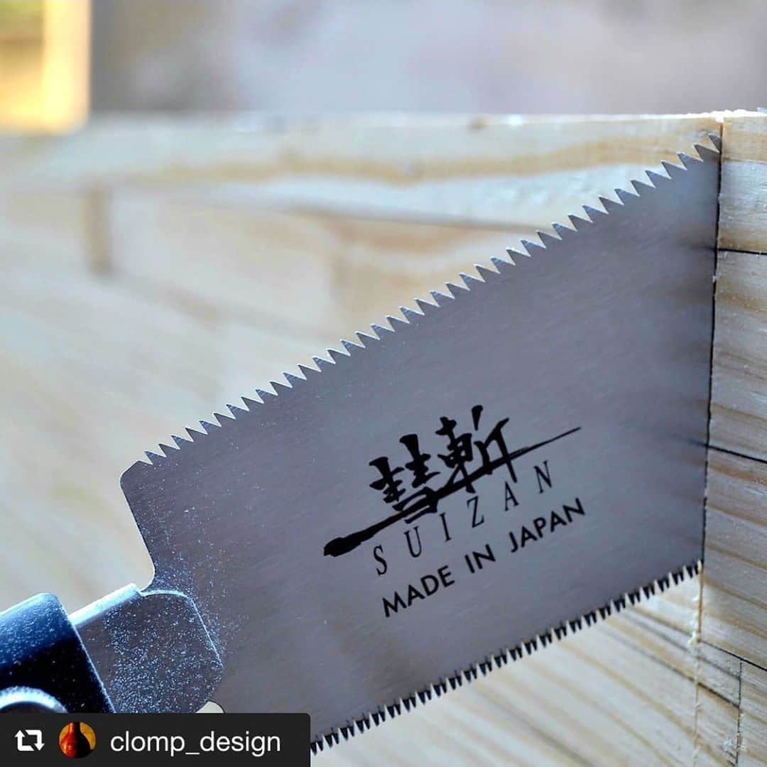 SUIZAN JAPANさんのインスタグラム写真 - (SUIZAN JAPANInstagram)「Thanks so much for using our Ryoba saw!﻿ Glad you like it.﻿ ﻿ #repost📸 @clomp_design﻿ Took my new @suizan_japan ryoba #japanesesaw for a spin today. So impressed! Cuts like #butta. Thanks to @jkatzmoses for getting it to the bottom of Africa﻿ ﻿ #suizan #suizanjapan #japanesesaws #japanesetool #japanesetools #craftsman #craftsmanship #handsaw #pullsaw #ryoba #dozuki #dovetail #flushcut #woodwork #woodworker #woodworkers #woodworking #woodworkingtools #diy #diyideas #japanesestyle #japanlife」8月31日 14時16分 - suizan_japan