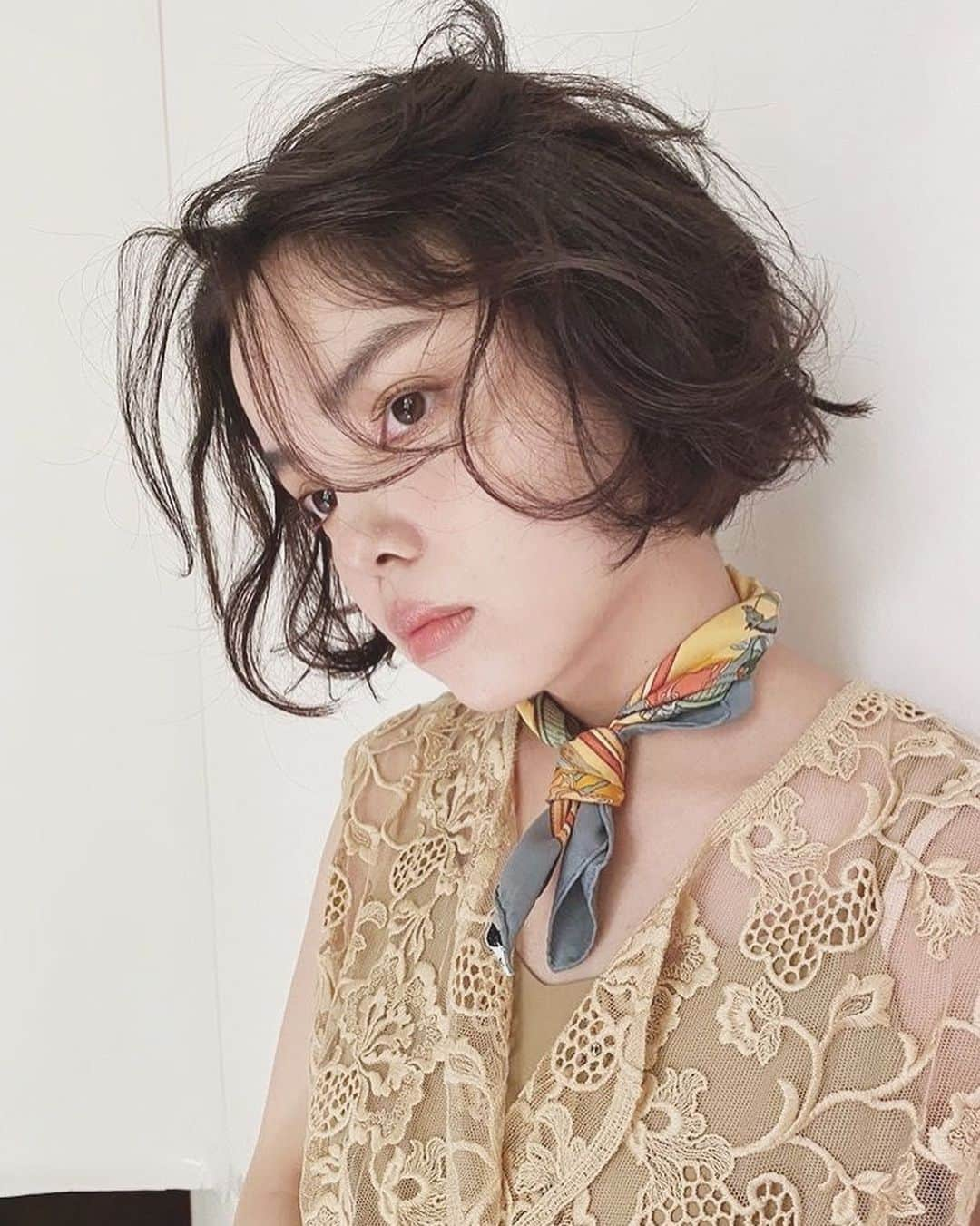 大津彩未のインスタグラム：「Bob hairstyling 🦋 ㅤ 1.  BOB styling 2. arrange 3. scarf arrange 👩‍🎨🎨 4. another angle ㅤ ショートにする前のデータを頂いたので記念にこちらに残します。 ㅤㅤㅤㅤㅤㅤㅤㅤㅤㅤㅤㅤㅤ thank you 🌼 @eumin.1 @supereumin」