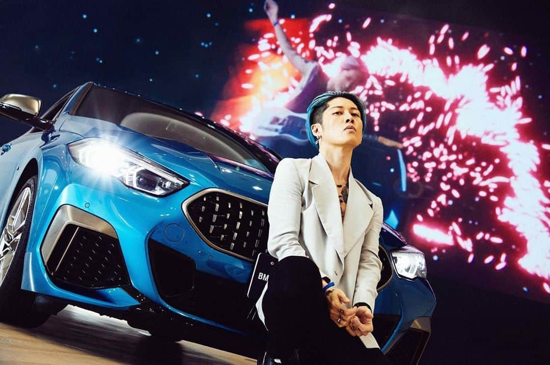 MIYAVI（石原貴雅）さんのインスタグラム写真 - (MIYAVI（石原貴雅）Instagram)「. MIYAVI meets BMW THE 2 Gran Coupé。 時代のその先へ、駆けぬけるスピードを。 . 詳しくはこちら↓ https://www.bmw.com/ja/innovation.html?123 . #MIYAVI #THE2 #BMW #BMWJapan #駆けぬける歓び . @bmwjapan」8月31日 14時23分 - miyavi_staff